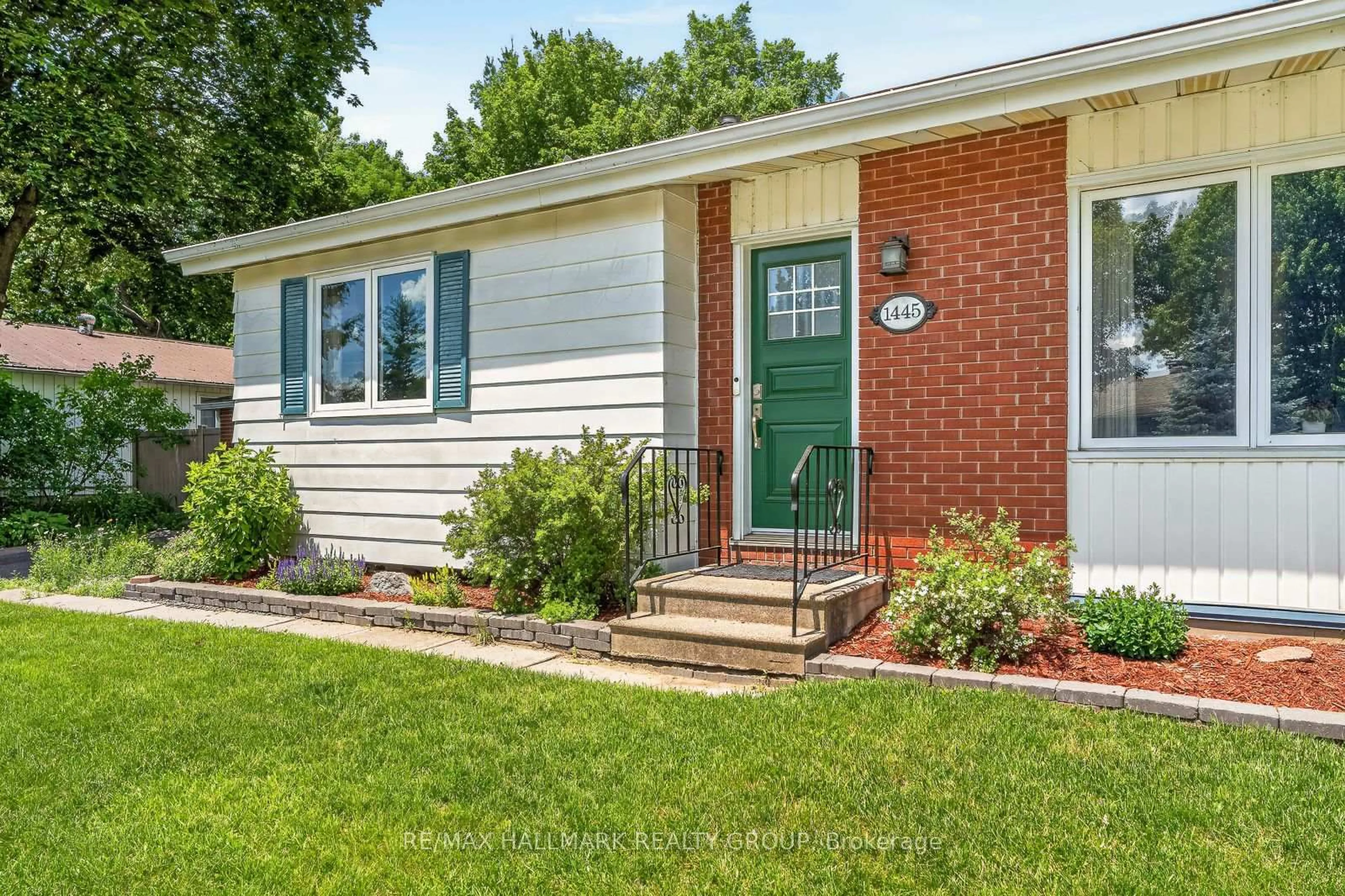 Home with brick exterior material, street for 1445 Matheson Rd, Ottawa Ontario K1J 8B5