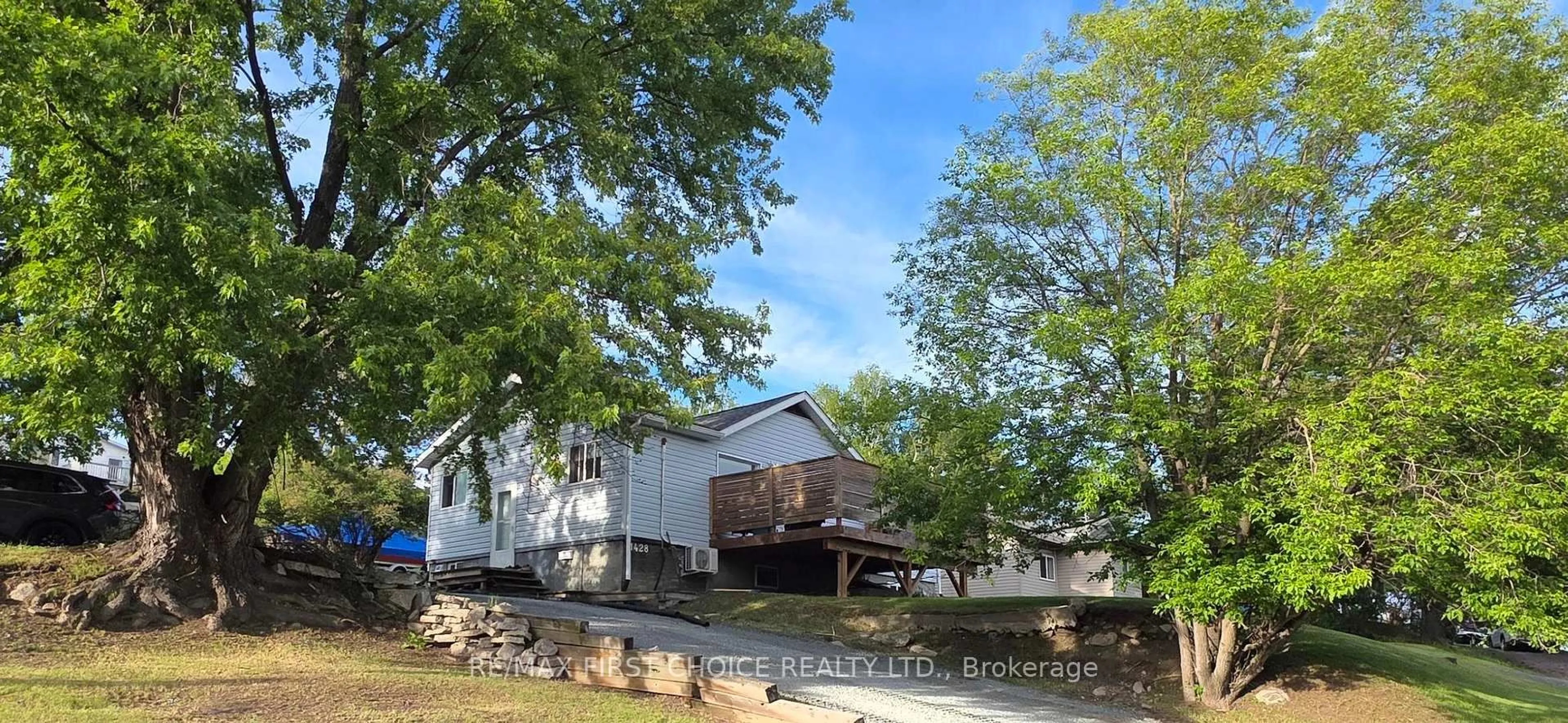 A pic from outside/outdoor area/front of a property/back of a property/a pic from drone, unknown for 1428 Sixth St, Kenora Ontario P9N 2P8