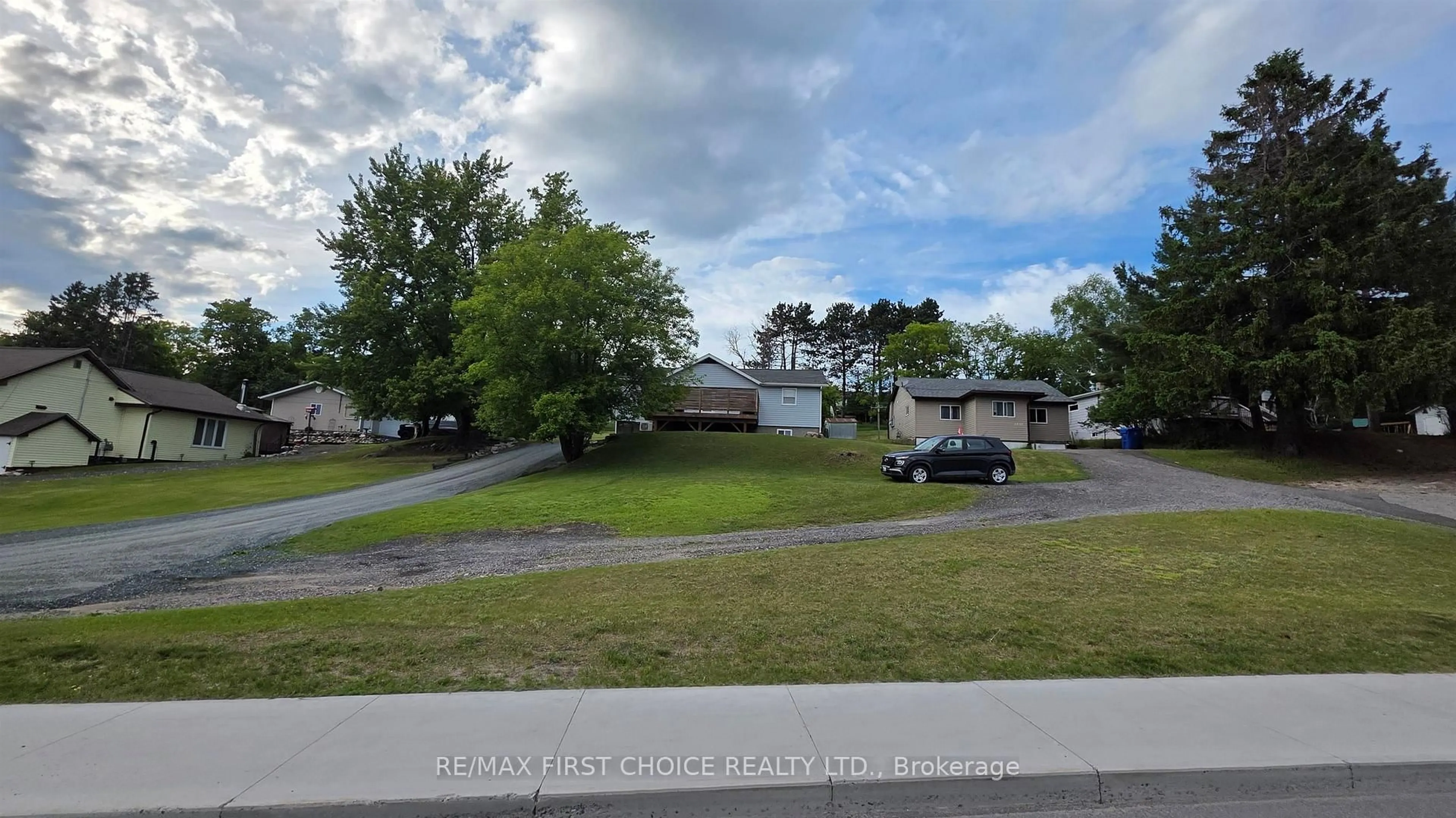 A pic from outside/outdoor area/front of a property/back of a property/a pic from drone, street for 1428 Sixth St, Kenora Ontario P9N 2P8