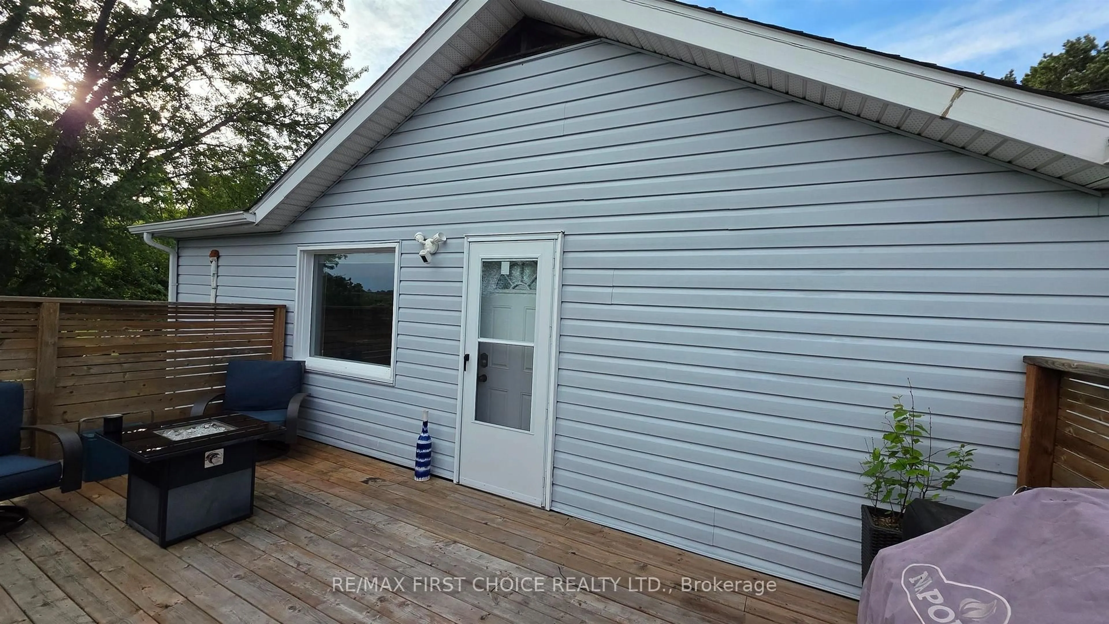 Home with vinyl exterior material, unknown for 1428 Sixth St, Kenora Ontario P9N 2P8