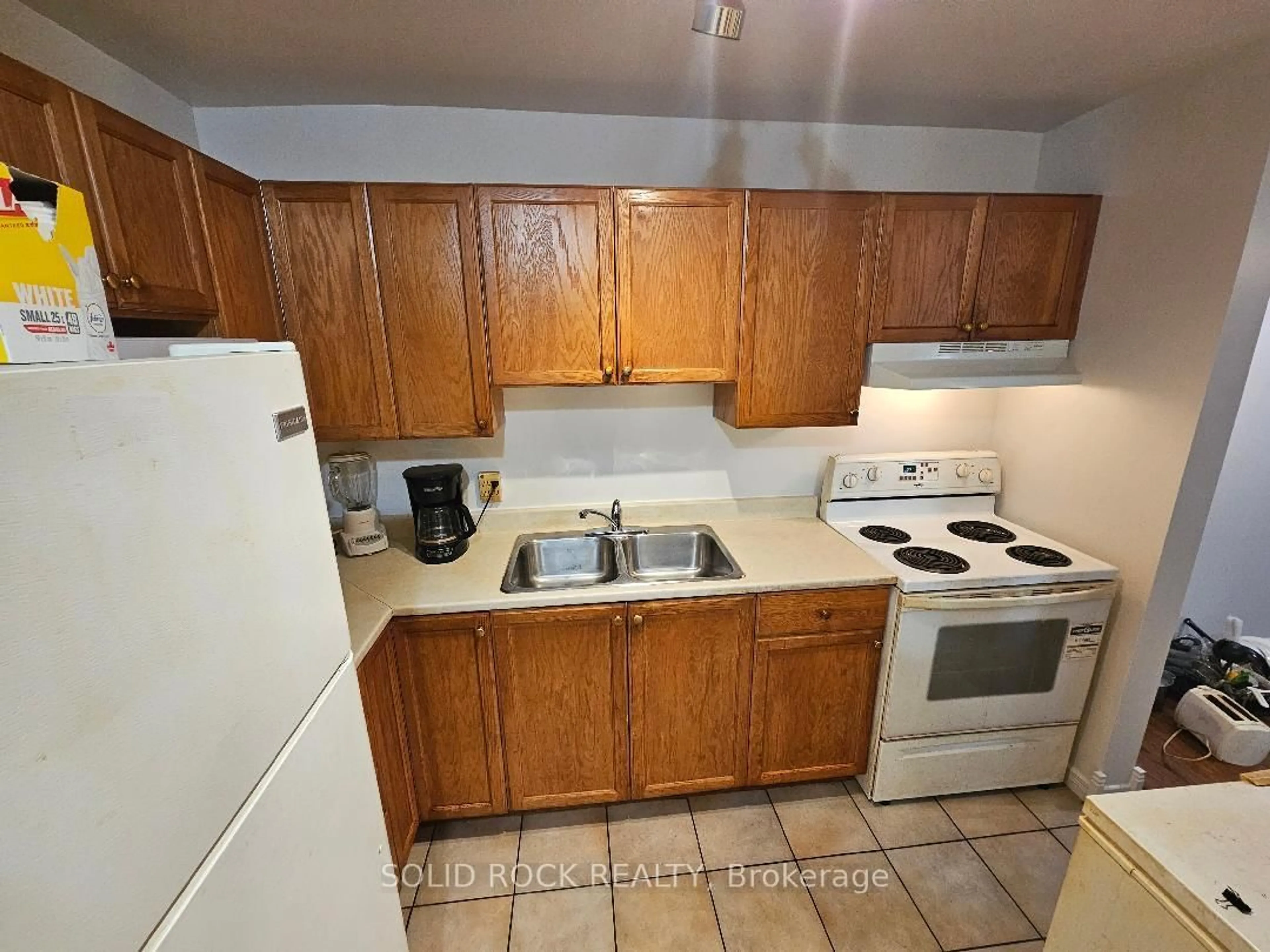 Standard kitchen, unknown for 2000 Jasmine Cres #304, Ottawa Ontario K1J 8K4