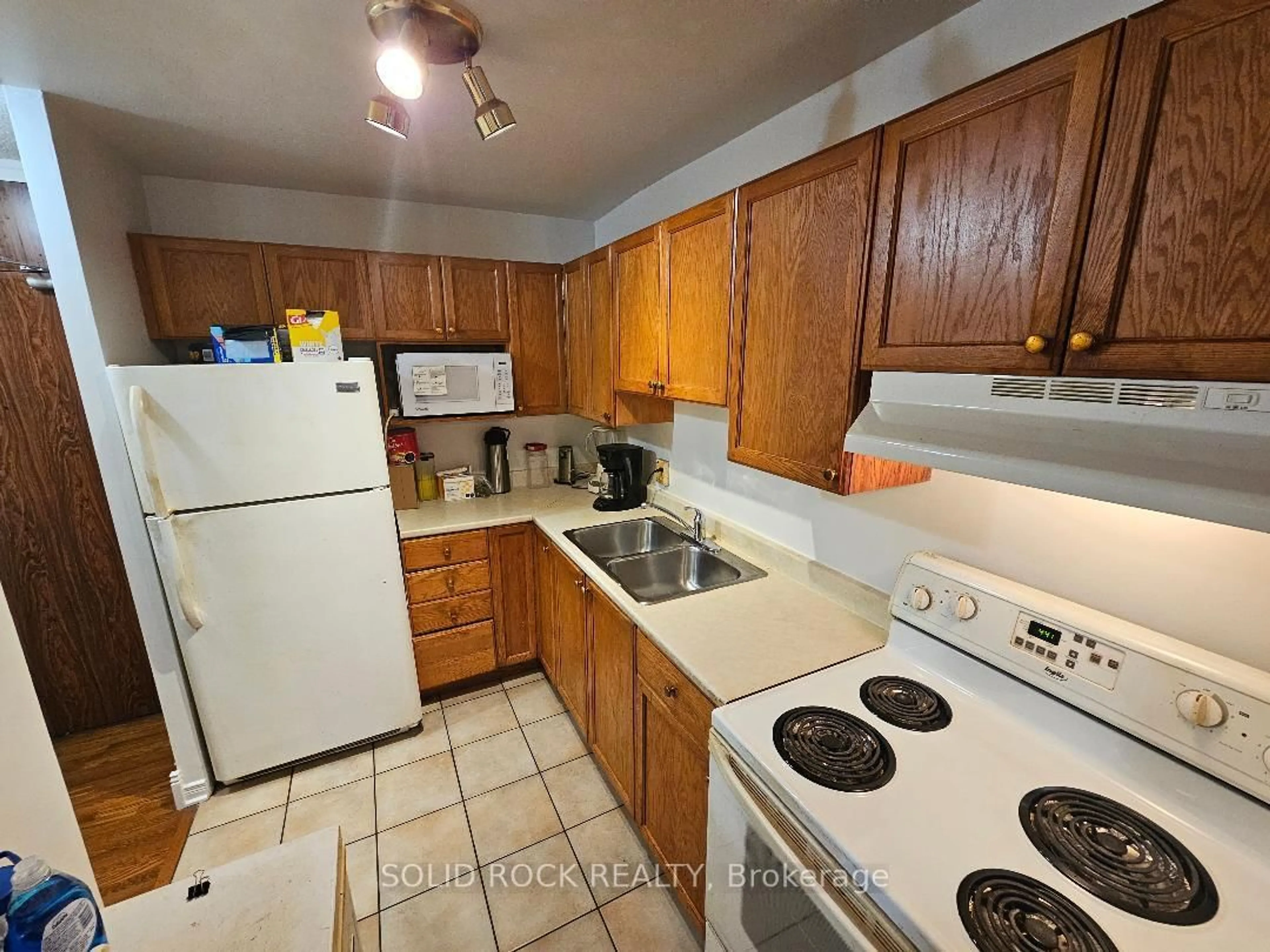 Standard kitchen, unknown for 2000 Jasmine Cres #304, Ottawa Ontario K1J 8K4