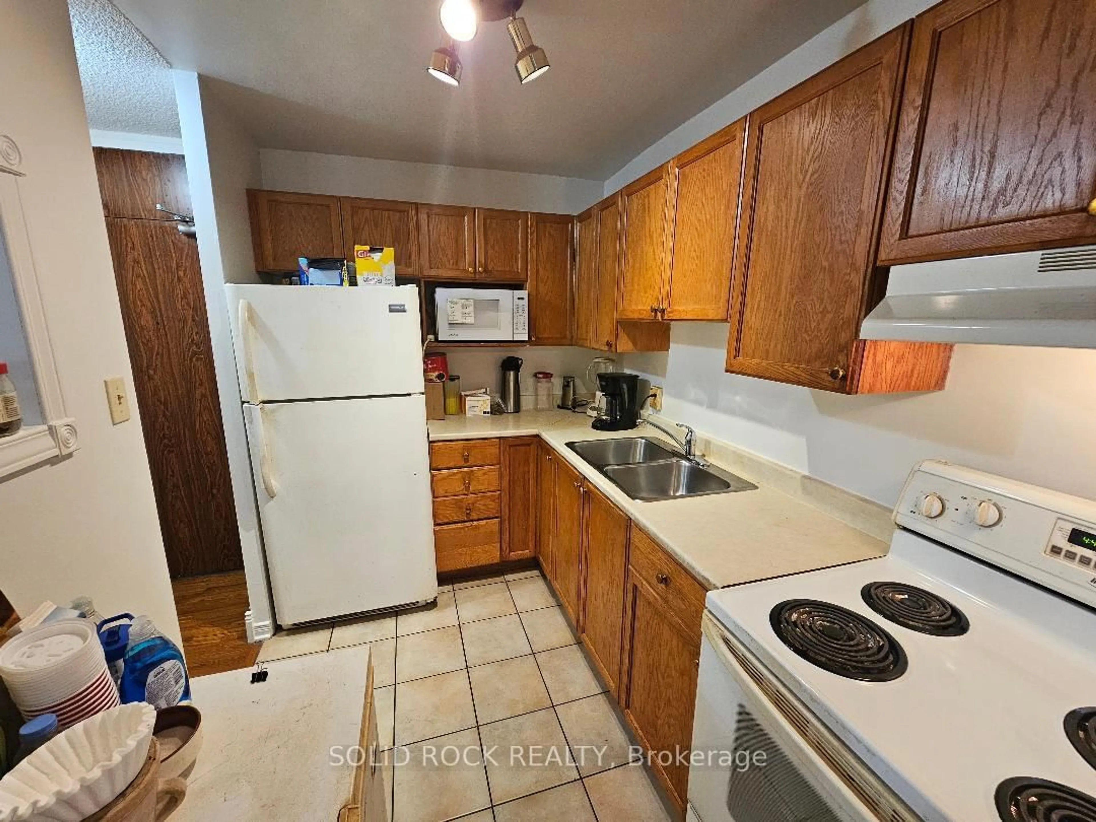 Standard kitchen, unknown for 2000 Jasmine Cres #304, Ottawa Ontario K1J 8K4