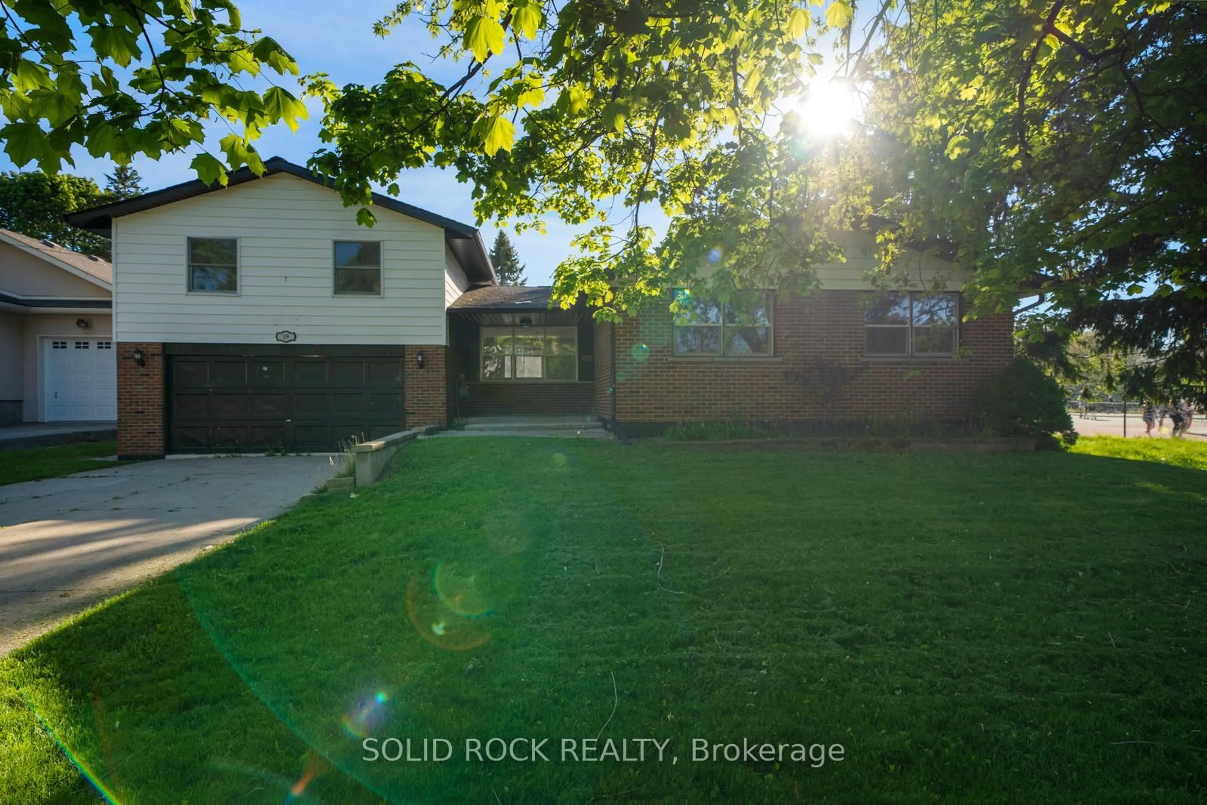 A pic from outside/outdoor area/front of a property/back of a property/a pic from drone, unknown for 19 Coverdale Ave, Cobourg Ontario K9A 4H5