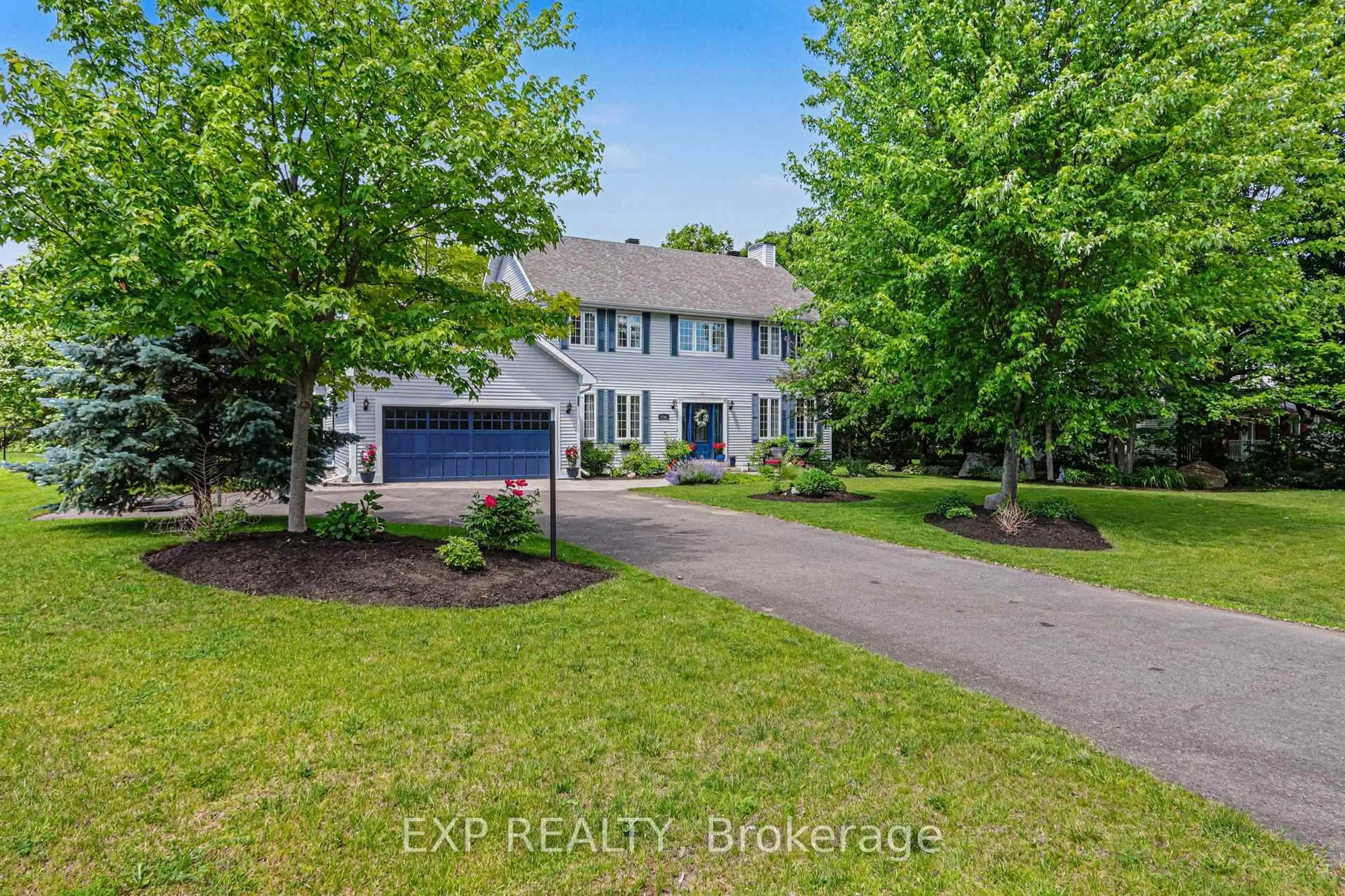A pic from outside/outdoor area/front of a property/back of a property/a pic from drone, street for 5781 Gowan Gate, Osgoode Ontario K0A 2W0