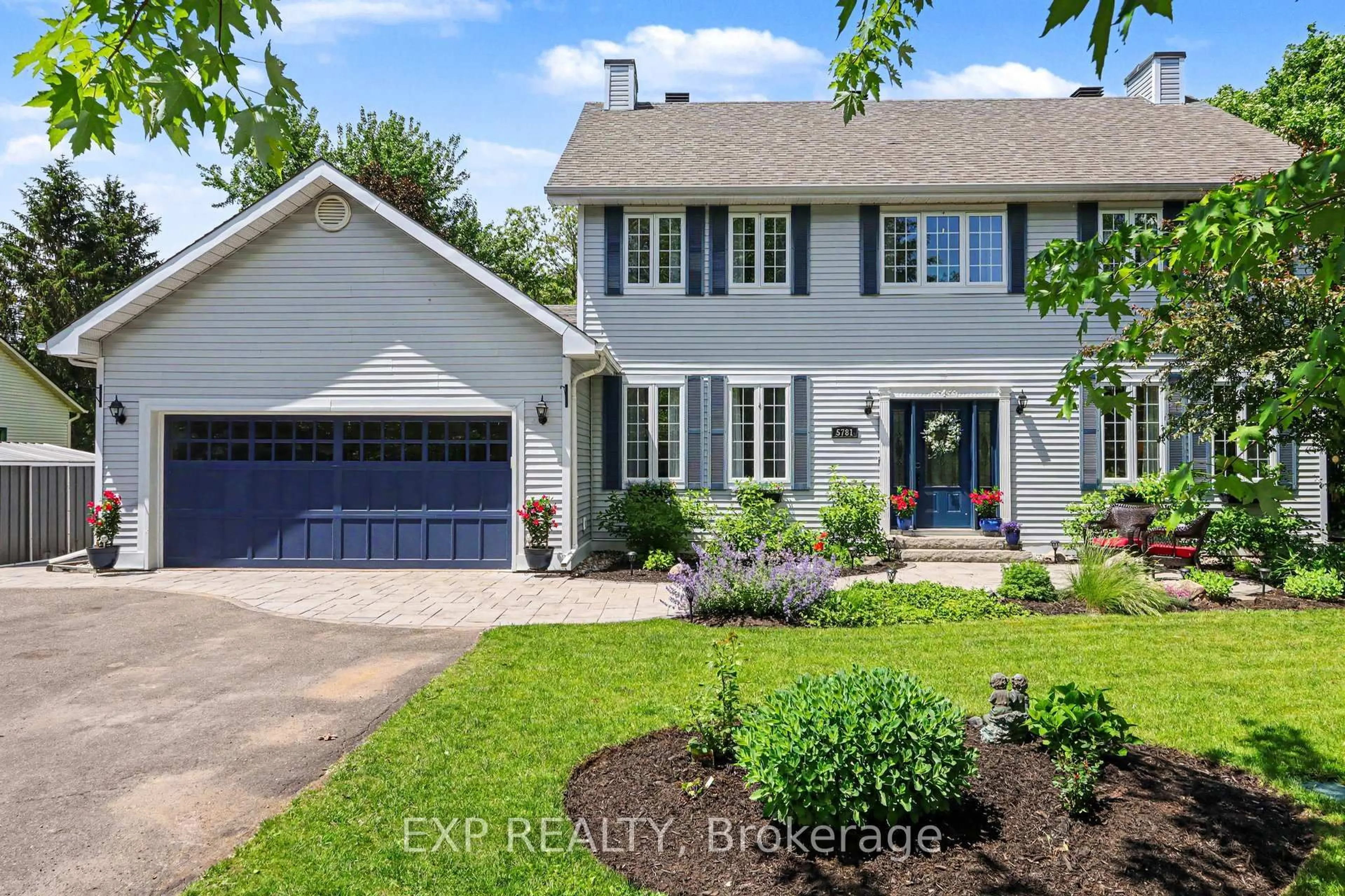 Home with vinyl exterior material, street for 5781 Gowan Gate, Osgoode Ontario K0A 2W0