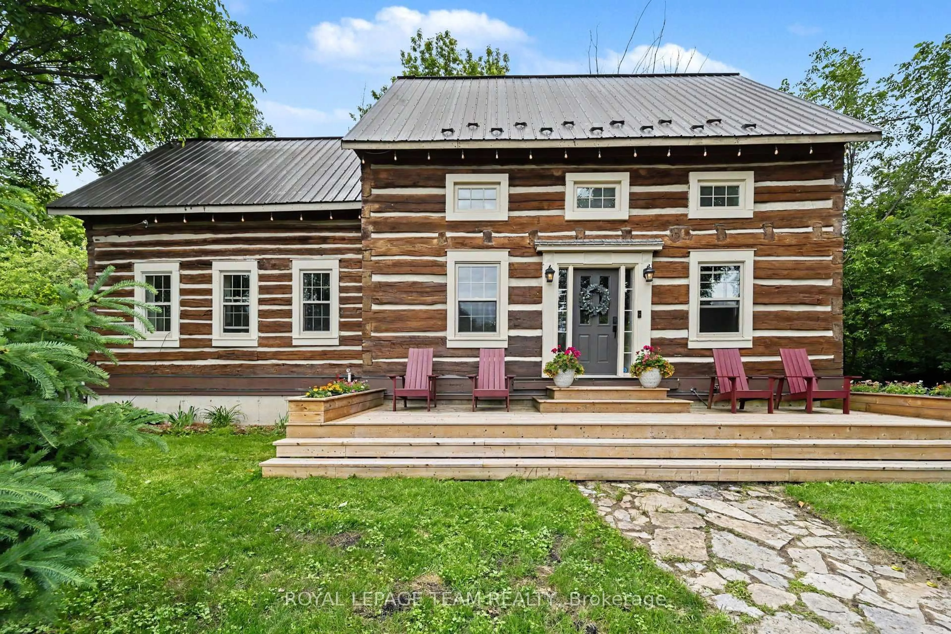 Home with brick exterior material, building for 140 Creek Dr, Fitzroy Harbour Ontario K0A 1X0