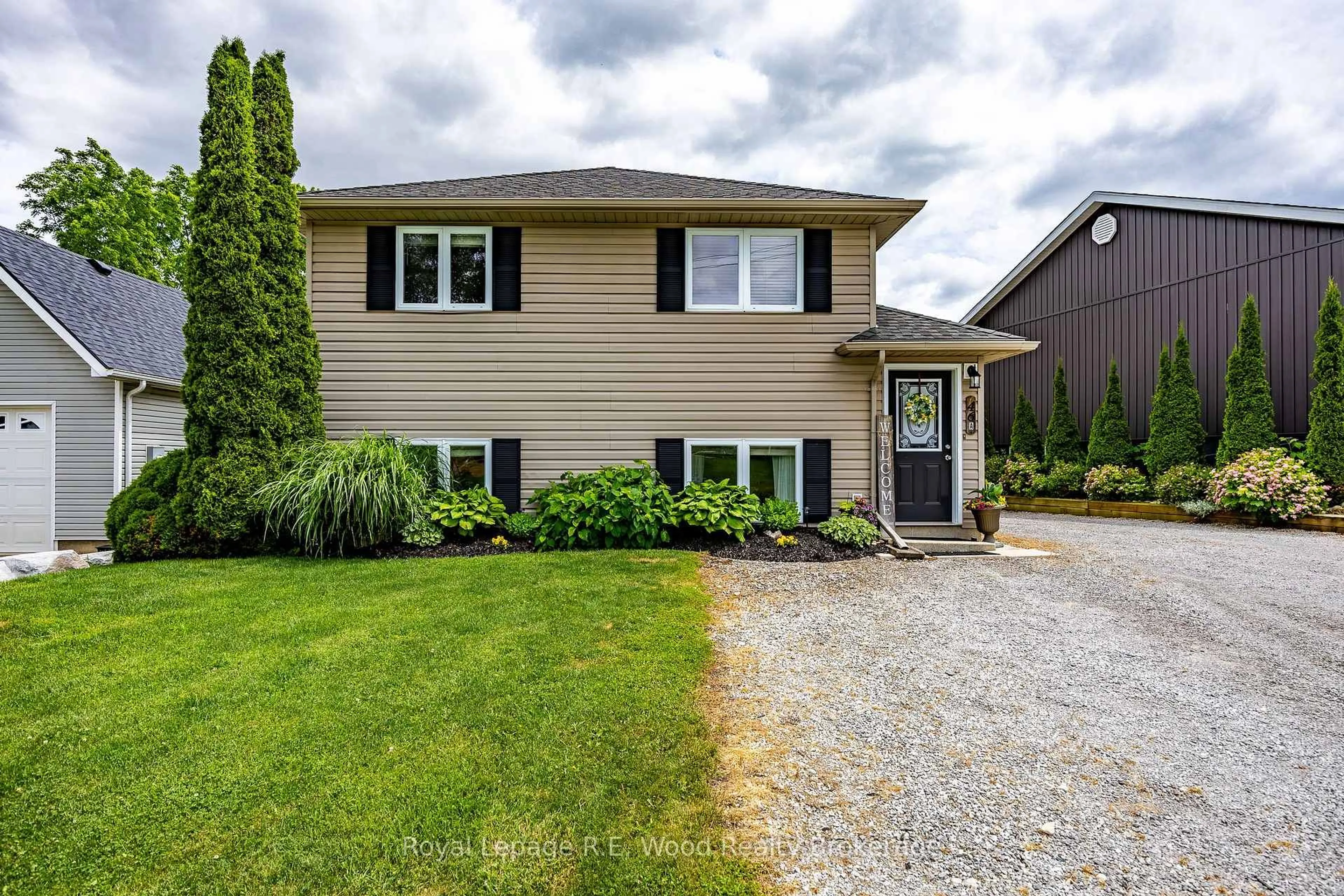 Home with vinyl exterior material, street for 46 Oak St, Bayham Ontario N0J 1Z0