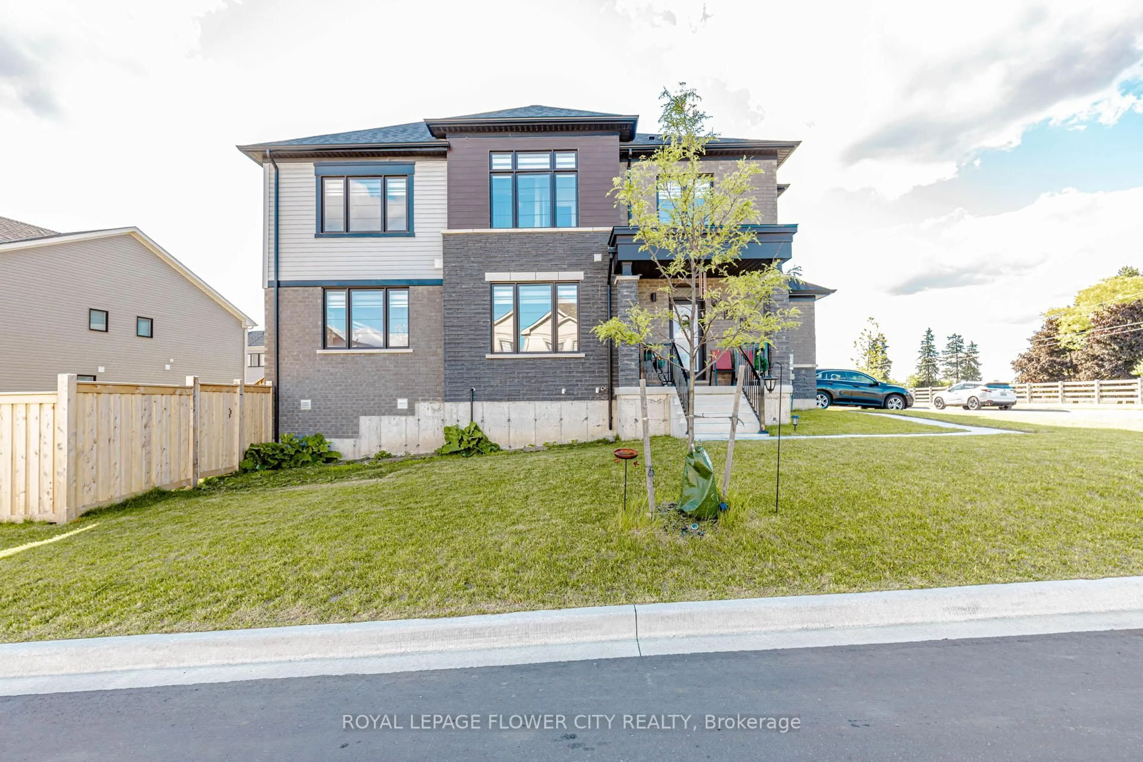 Home with brick exterior material, street for 60 Granville Cres, Haldimand Ontario N3W 0J6