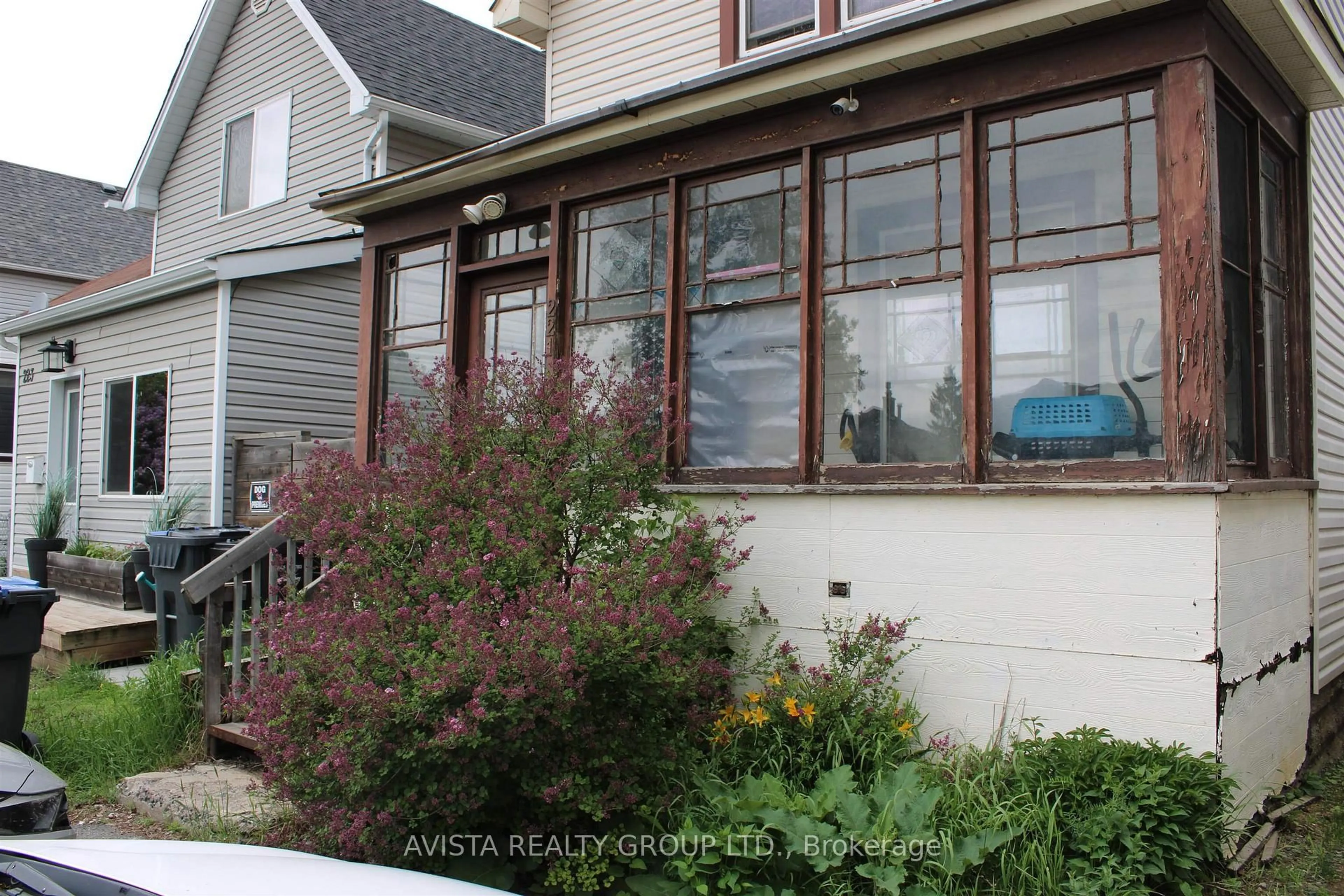 Home with vinyl exterior material, street for 221 Francis St W, Thunder Bay Ontario P7E 4C1