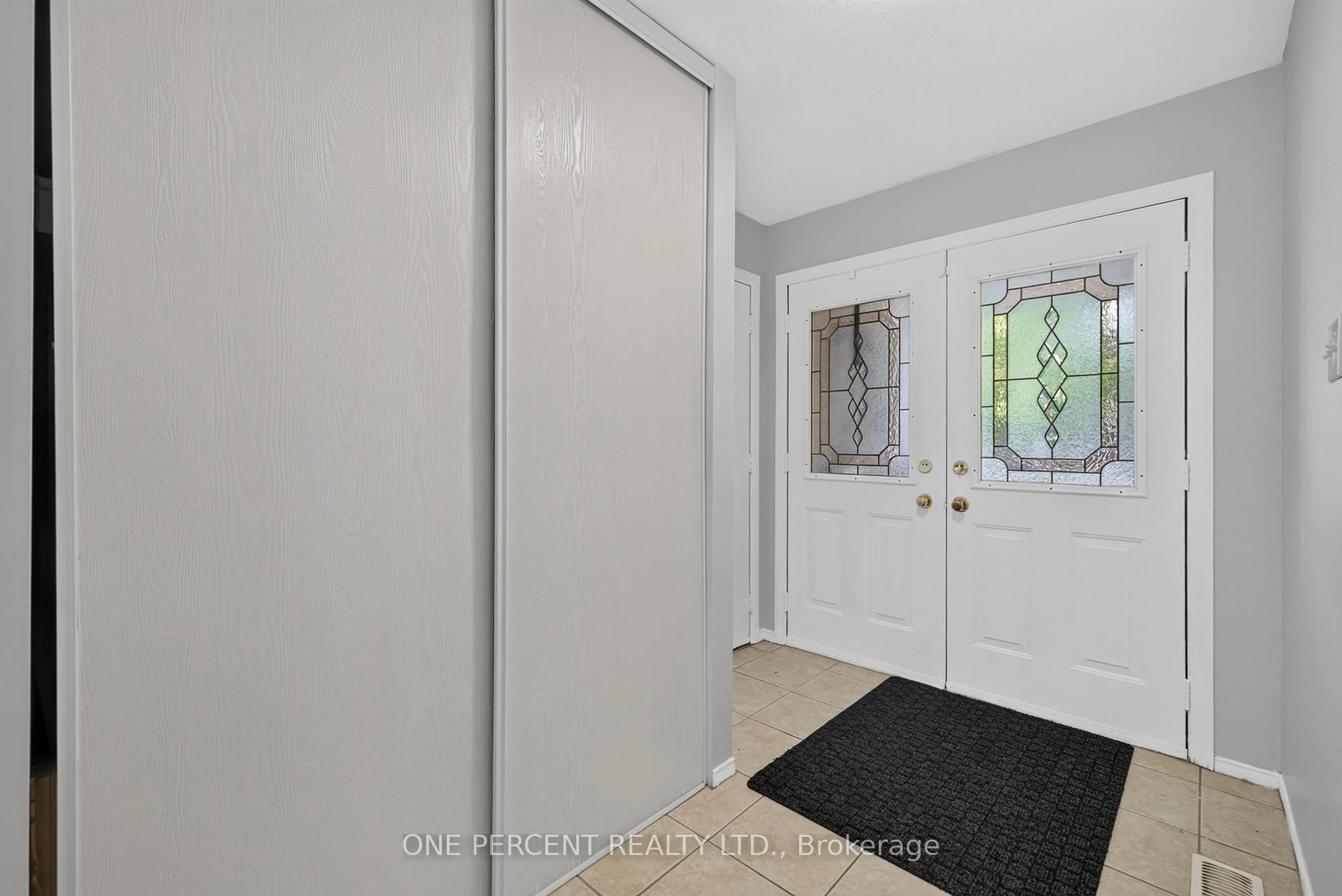 Indoor entryway for 6 Windchime Cres, Ottawa Ontario K2G 6J3