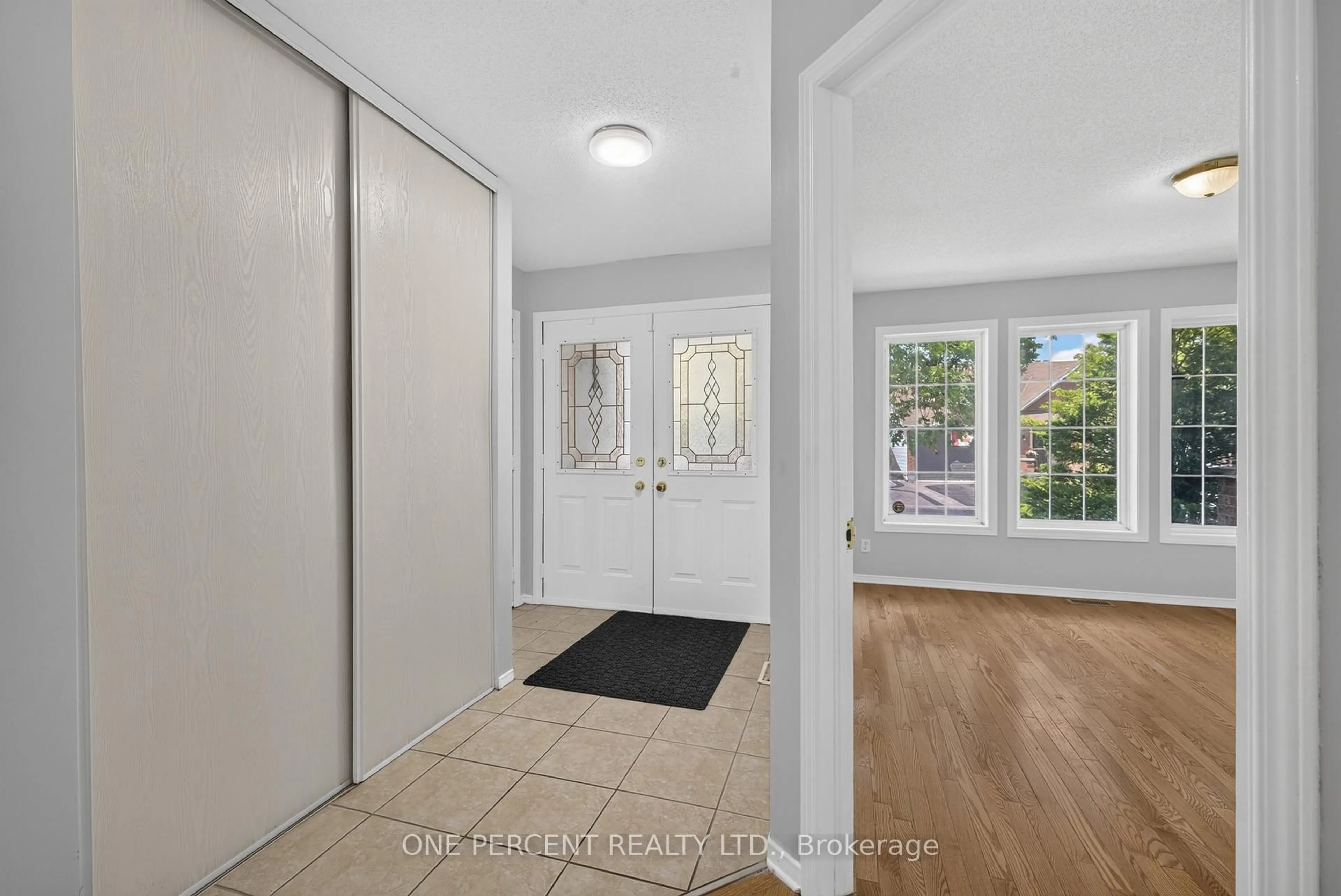 Indoor entryway for 6 Windchime Cres, Ottawa Ontario K2G 6J3