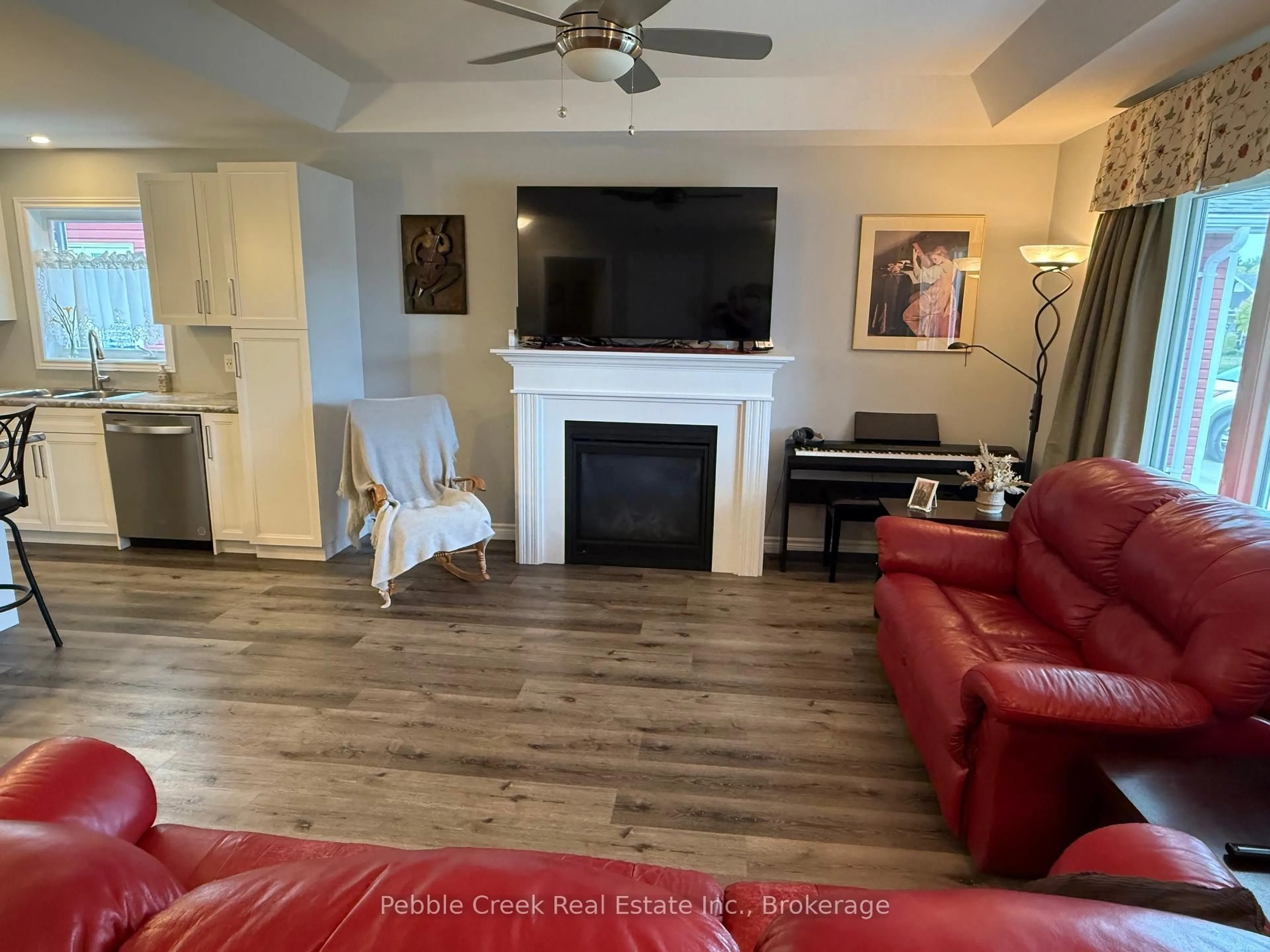 Living room with furniture, unknown for 86 Huron Heights Dr, Ashfield-Colborne-Wawanosh Ontario N7A 0C1