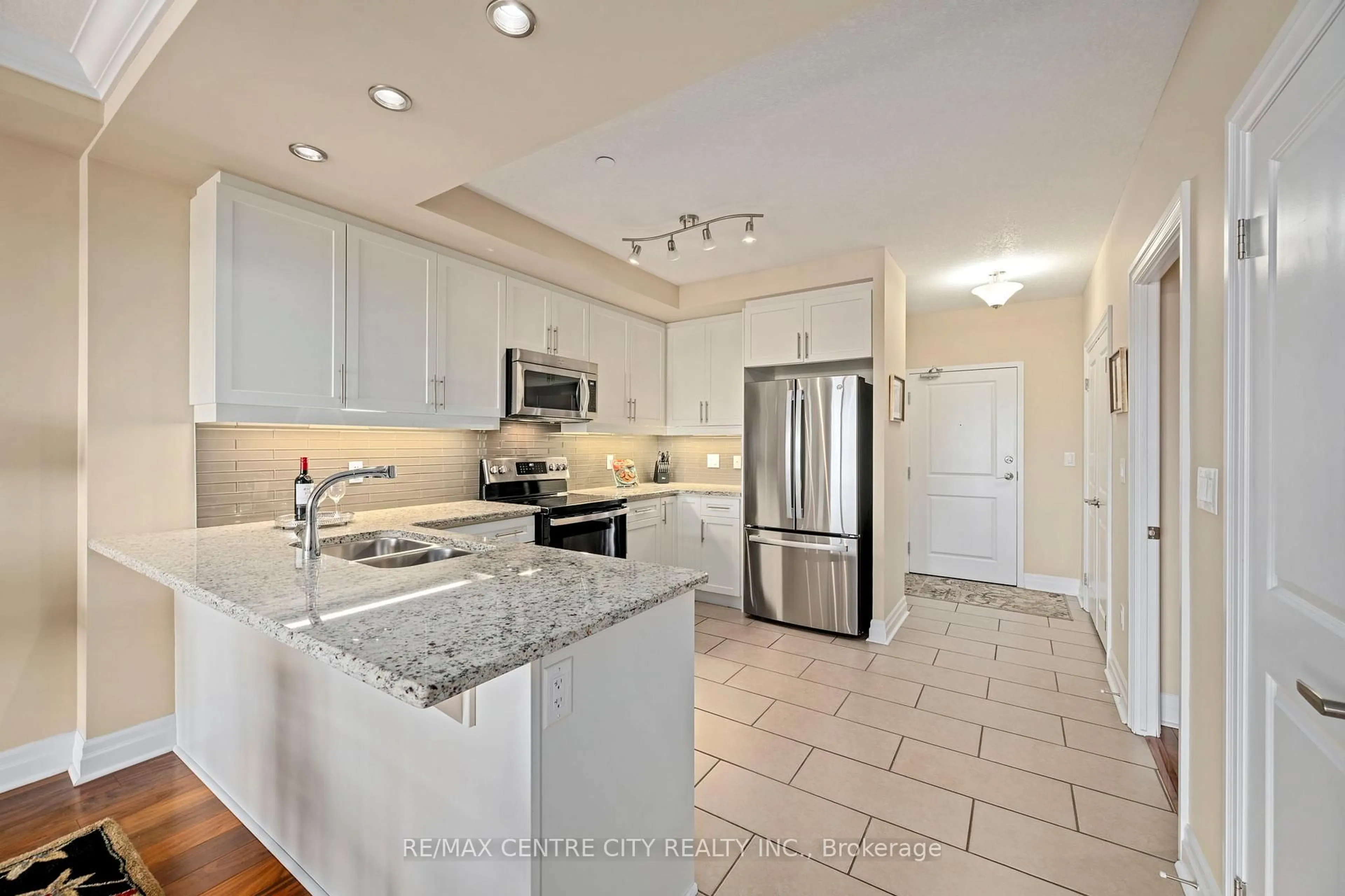 Open concept kitchen, ceramic/tile floor for 240 Villagewalk Blvd #713, London North Ontario N6G 0P6