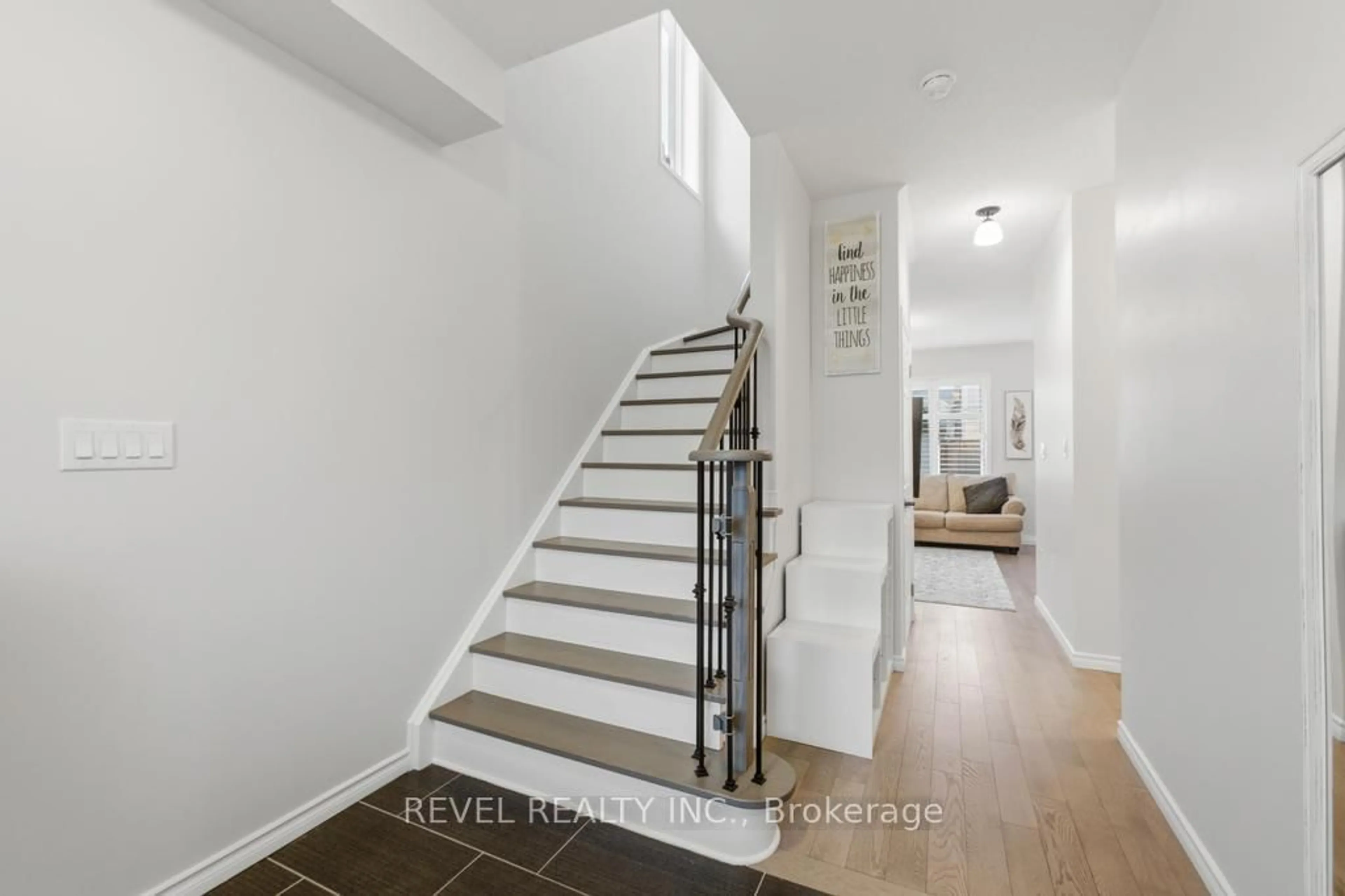 Stairs for 35 Arnold Marshall Blvd, Haldimand Ontario N3W 0B3