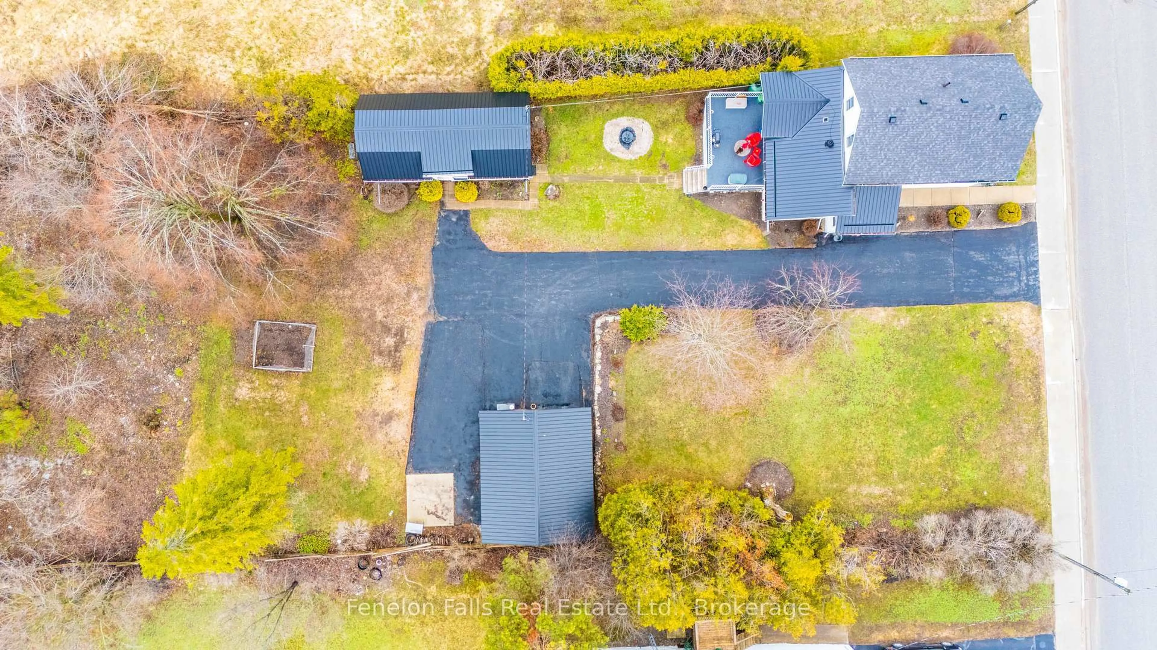 A pic from outside/outdoor area/front of a property/back of a property/a pic from drone, street for 12 North St, Kawartha Lakes Ontario K0M 1N0