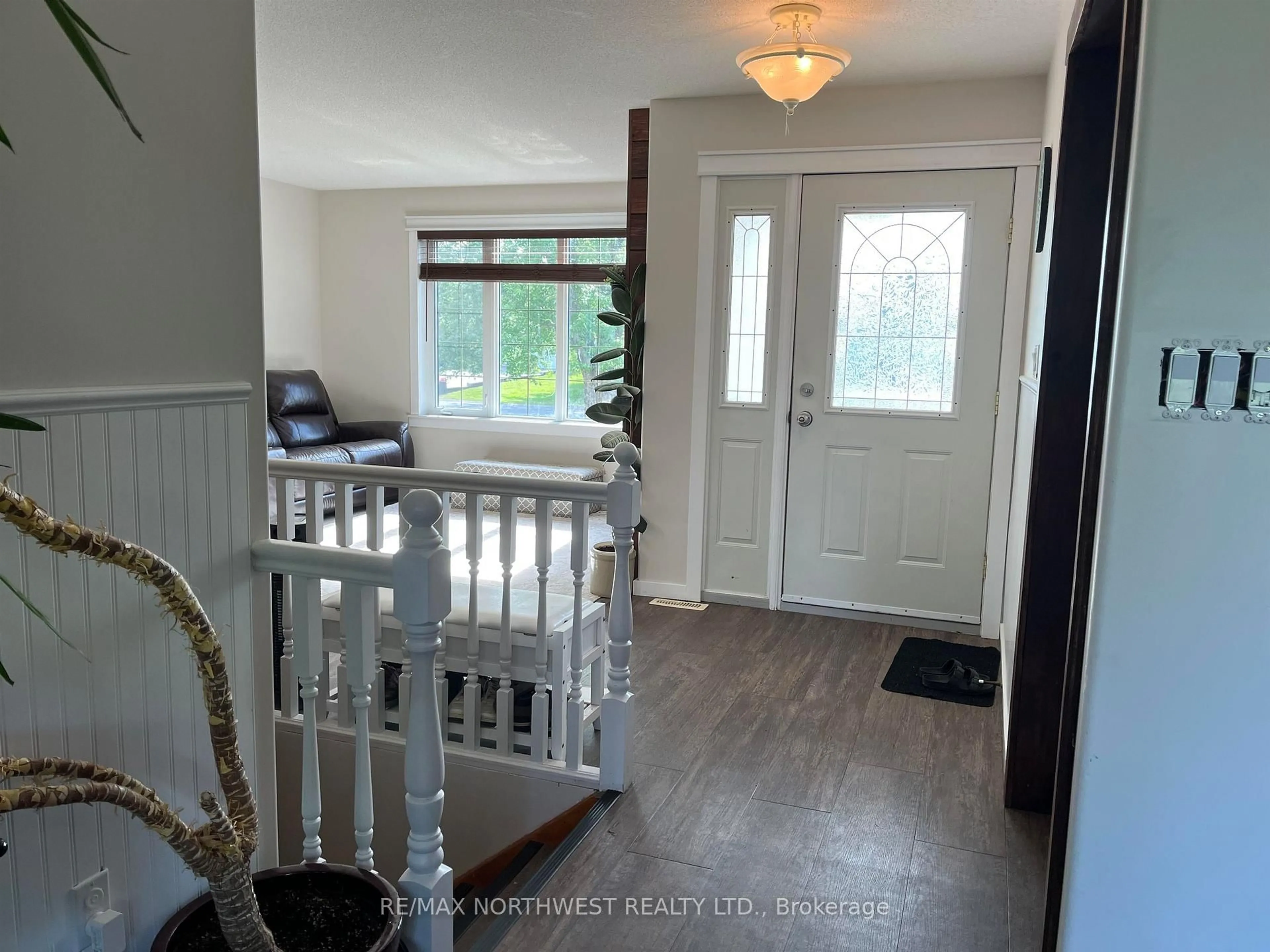 Indoor entryway for 8 Maple Place, Emo Ontario P0W 1E0