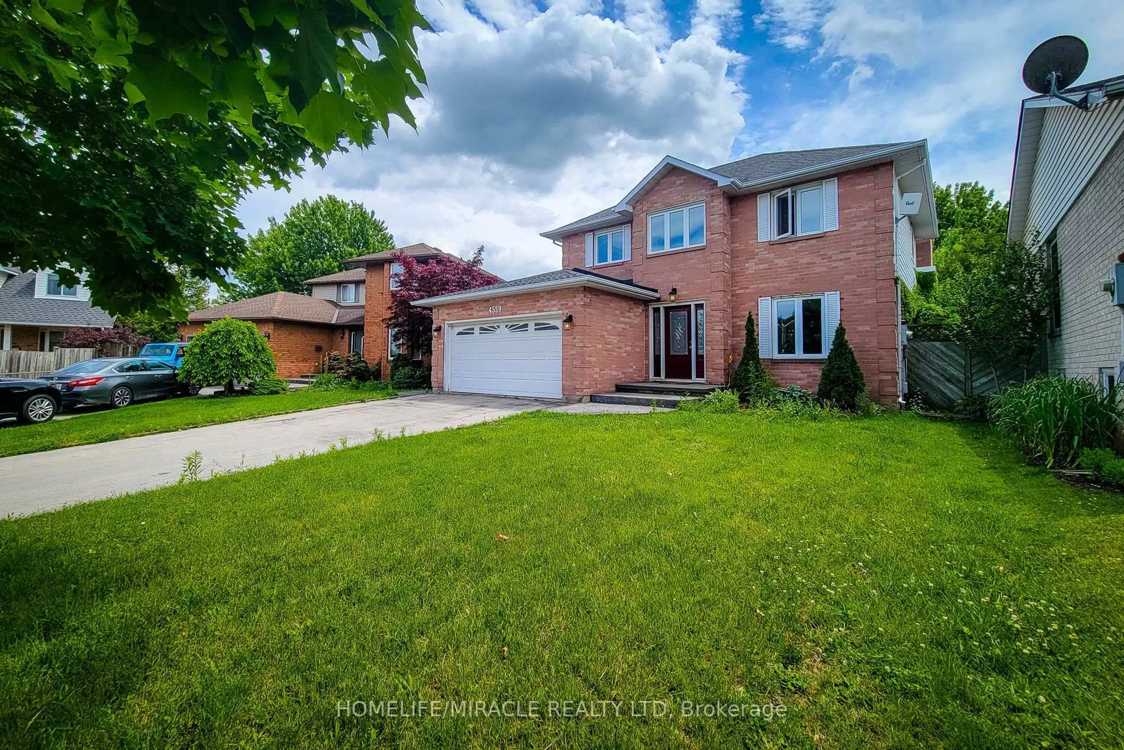 A pic from outside/outdoor area/front of a property/back of a property/a pic from drone, street for 4559 St Volodymyr Crt, Lincoln Ontario L0R 1B5