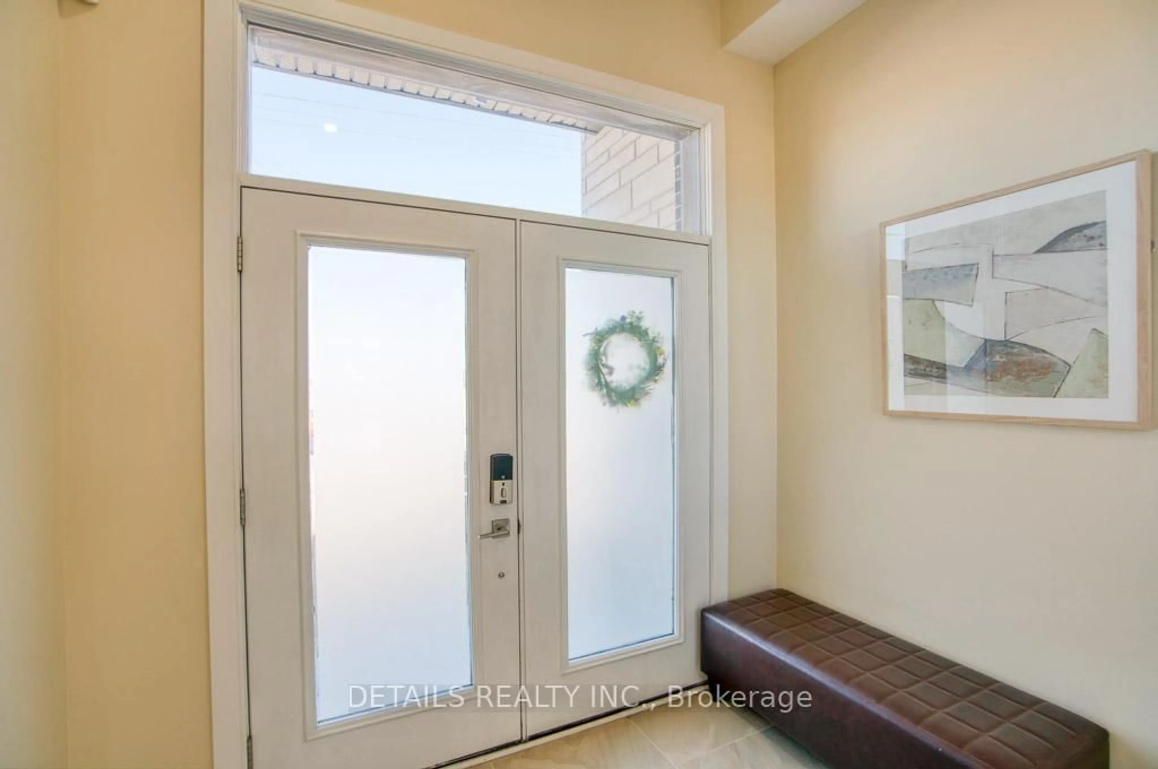 Indoor entryway for 992 Baseline Rd, Ottawa Ontario K2C 0A5
