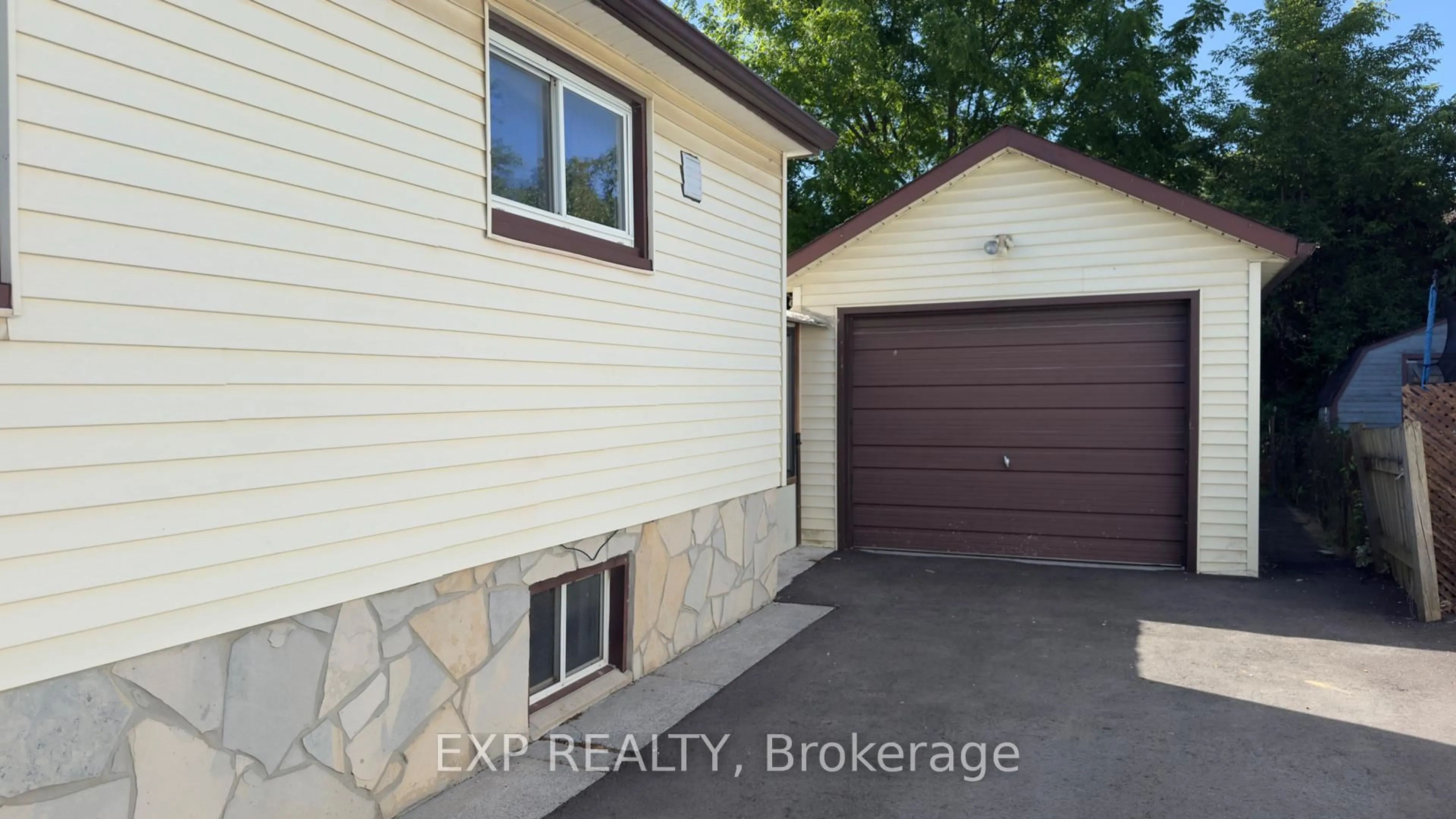 Unknown for 428 Carlton St, St. Catharines Ontario L2M 4W8