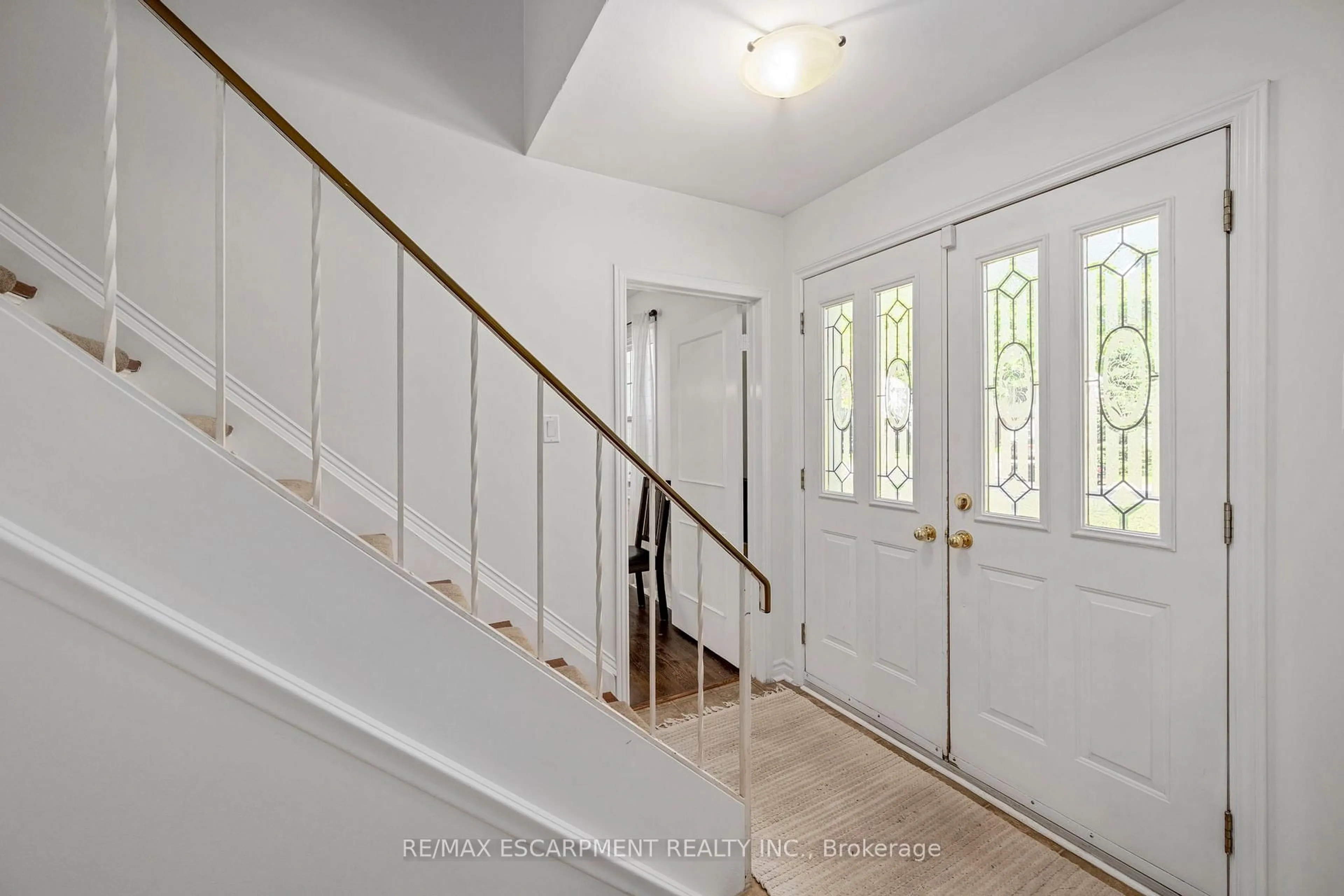 Indoor entryway for 50 Queen Mary Cres, London North Ontario N6H 4B4
