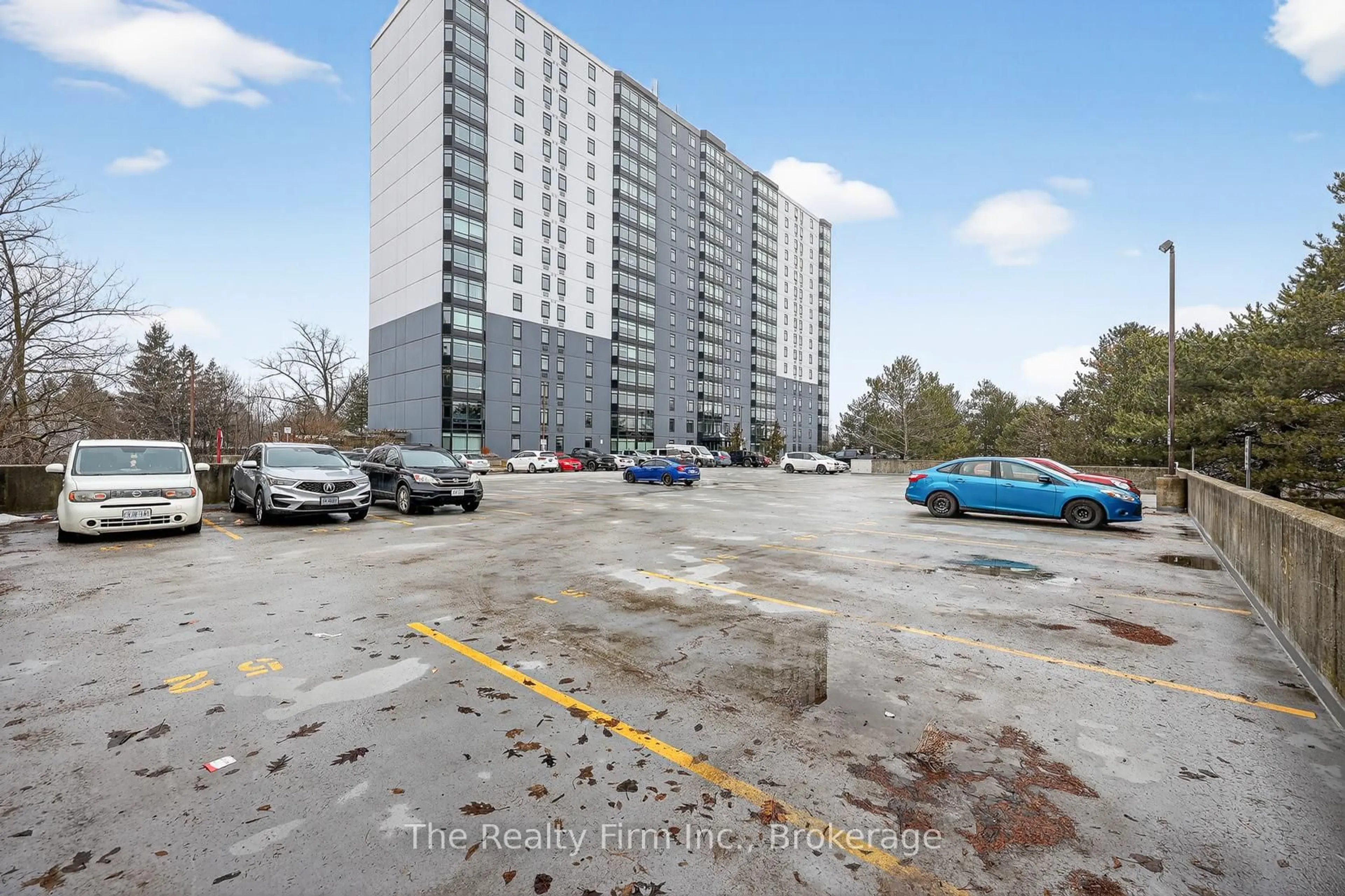 A pic from outside/outdoor area/front of a property/back of a property/a pic from drone, building for 45 Pond Mills Rd #1515, London South Ontario N5Z 4W5