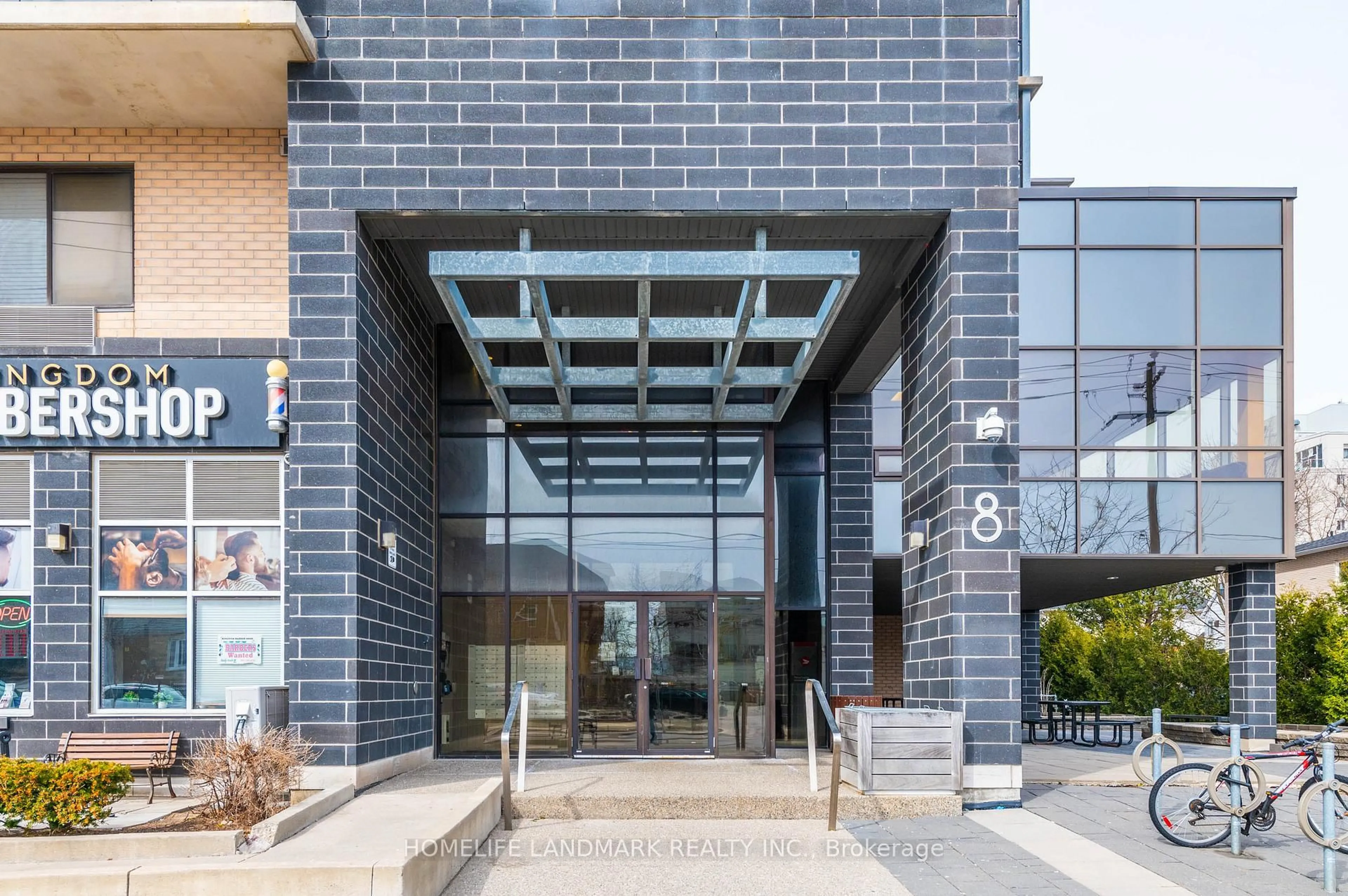 Indoor foyer for 8 Hickory St #901, Waterloo Ontario N2L 3H6