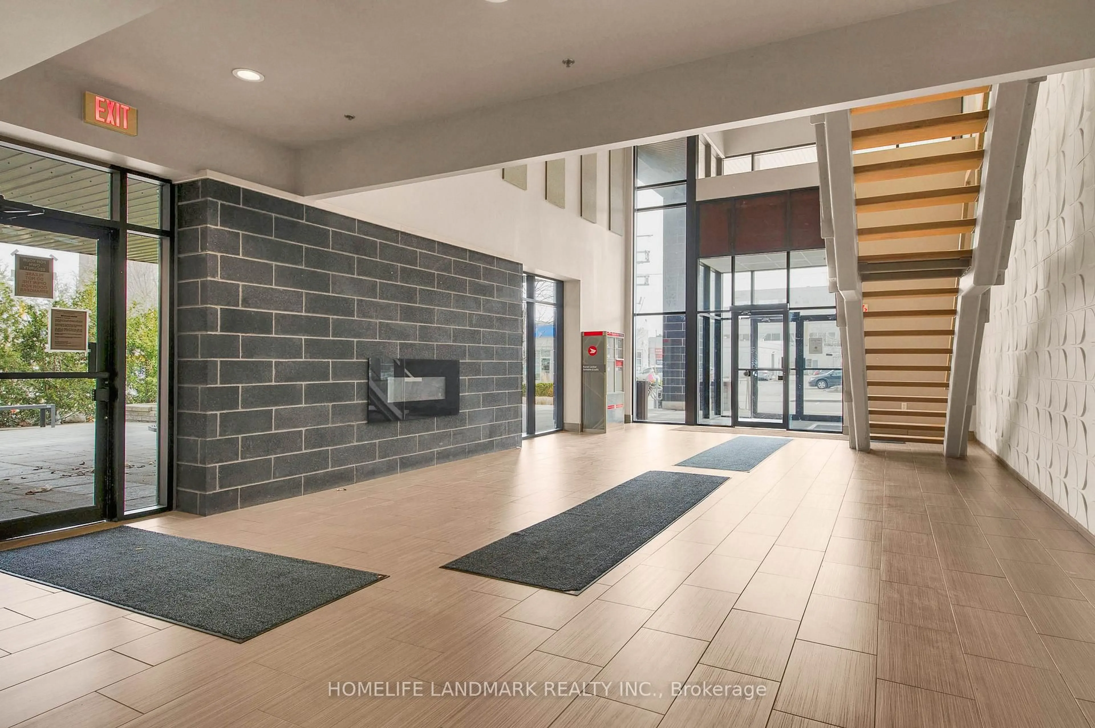 Indoor foyer for 8 Hickory St #901, Waterloo Ontario N2L 3H6