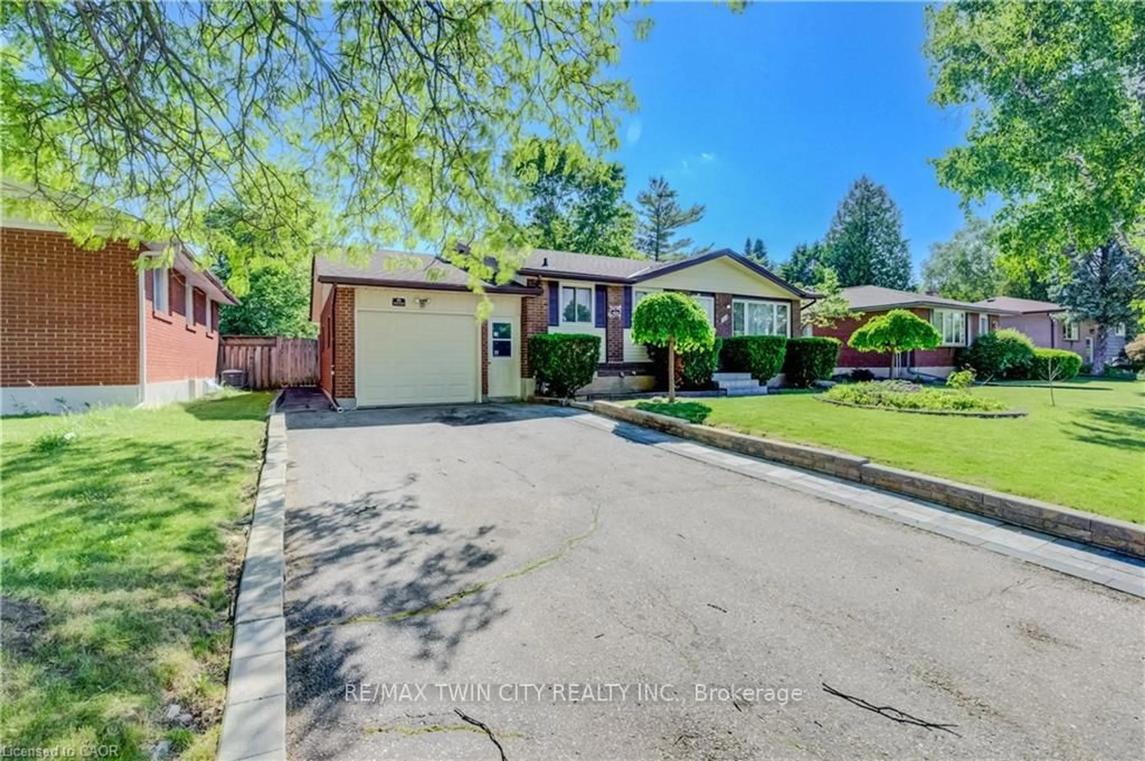 Unknown for 543 GLEN FORREST Blvd, Waterloo Ontario N2L 4J3