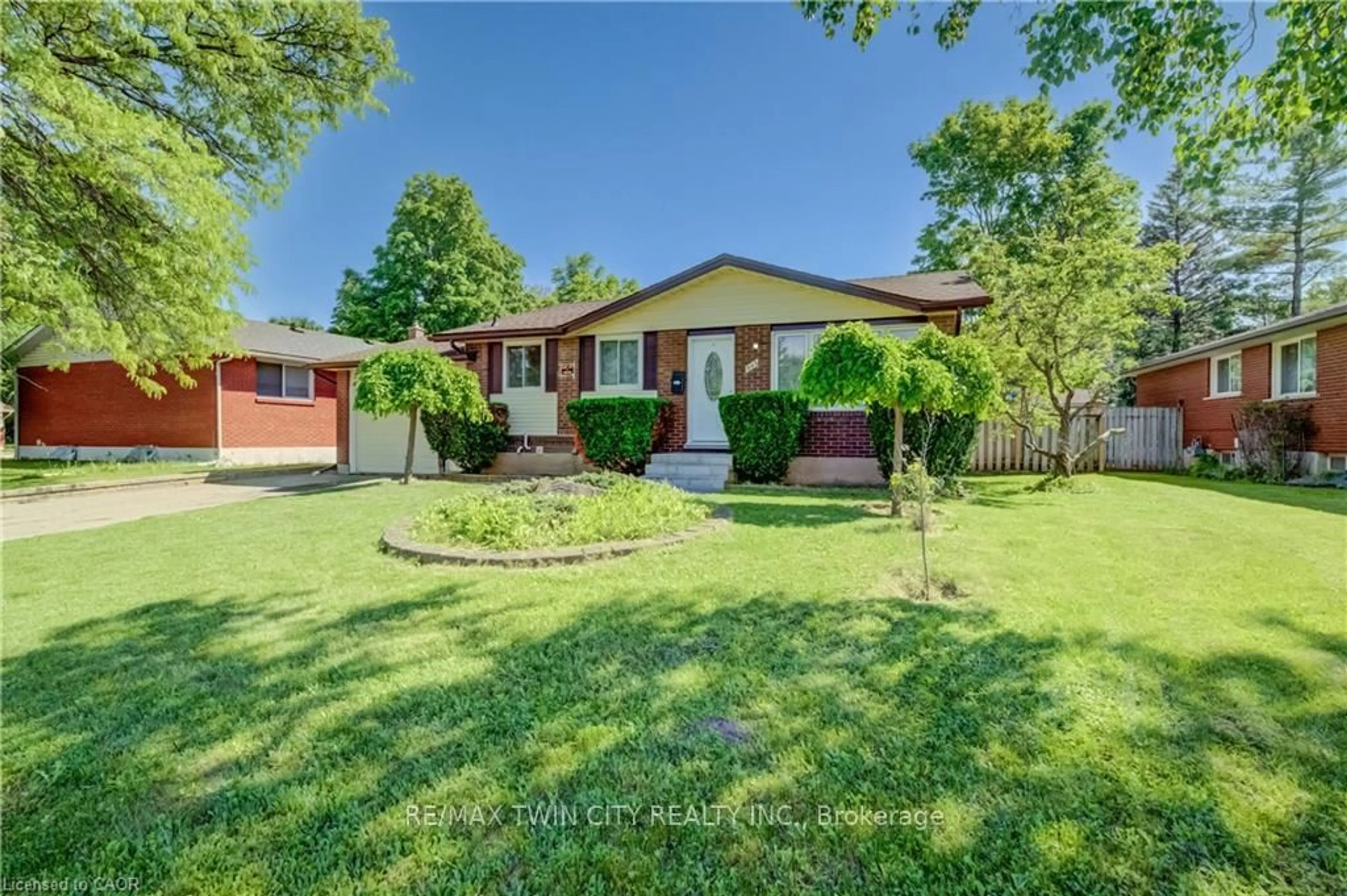Home with brick exterior material, street for 543 GLEN FORREST Blvd, Waterloo Ontario N2L 4J3