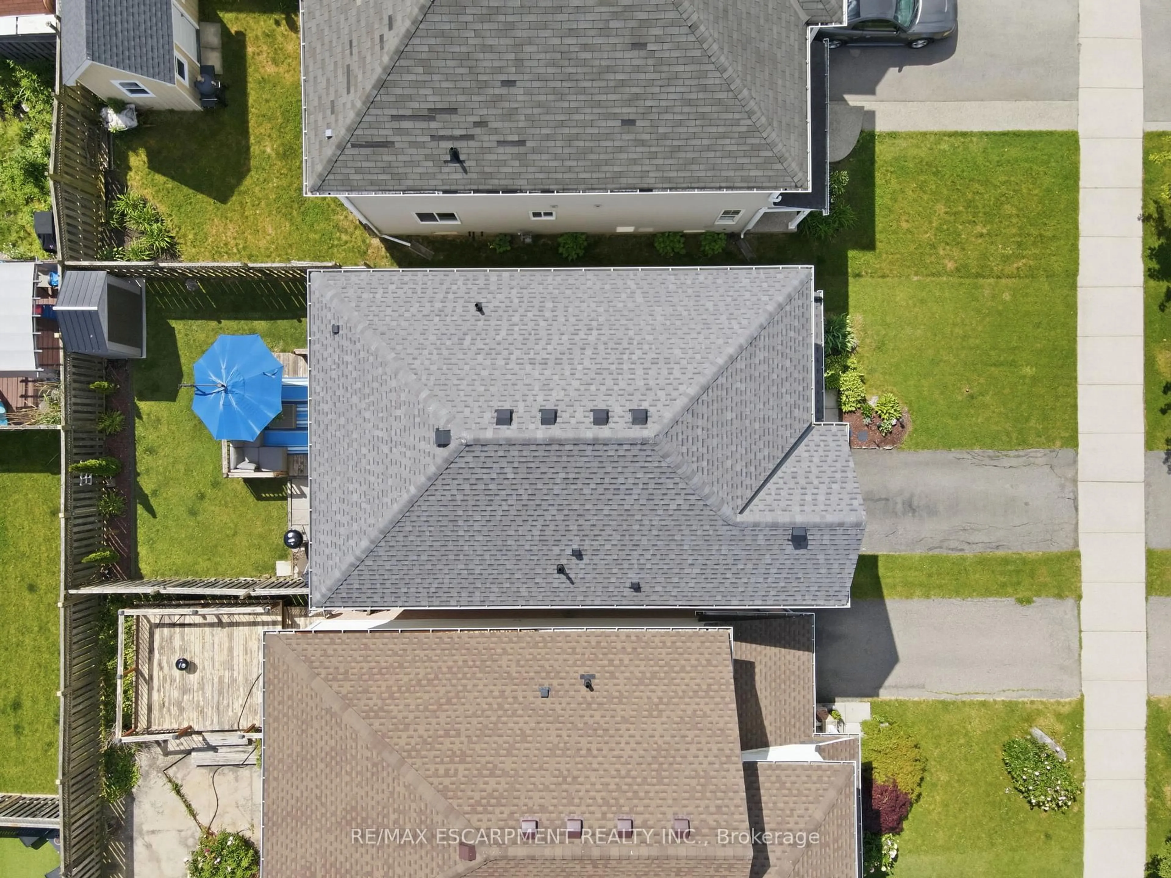 A pic from outside/outdoor area/front of a property/back of a property/a pic from drone, street for 263 Windwood Dr, Hamilton Ontario L0R 1C0
