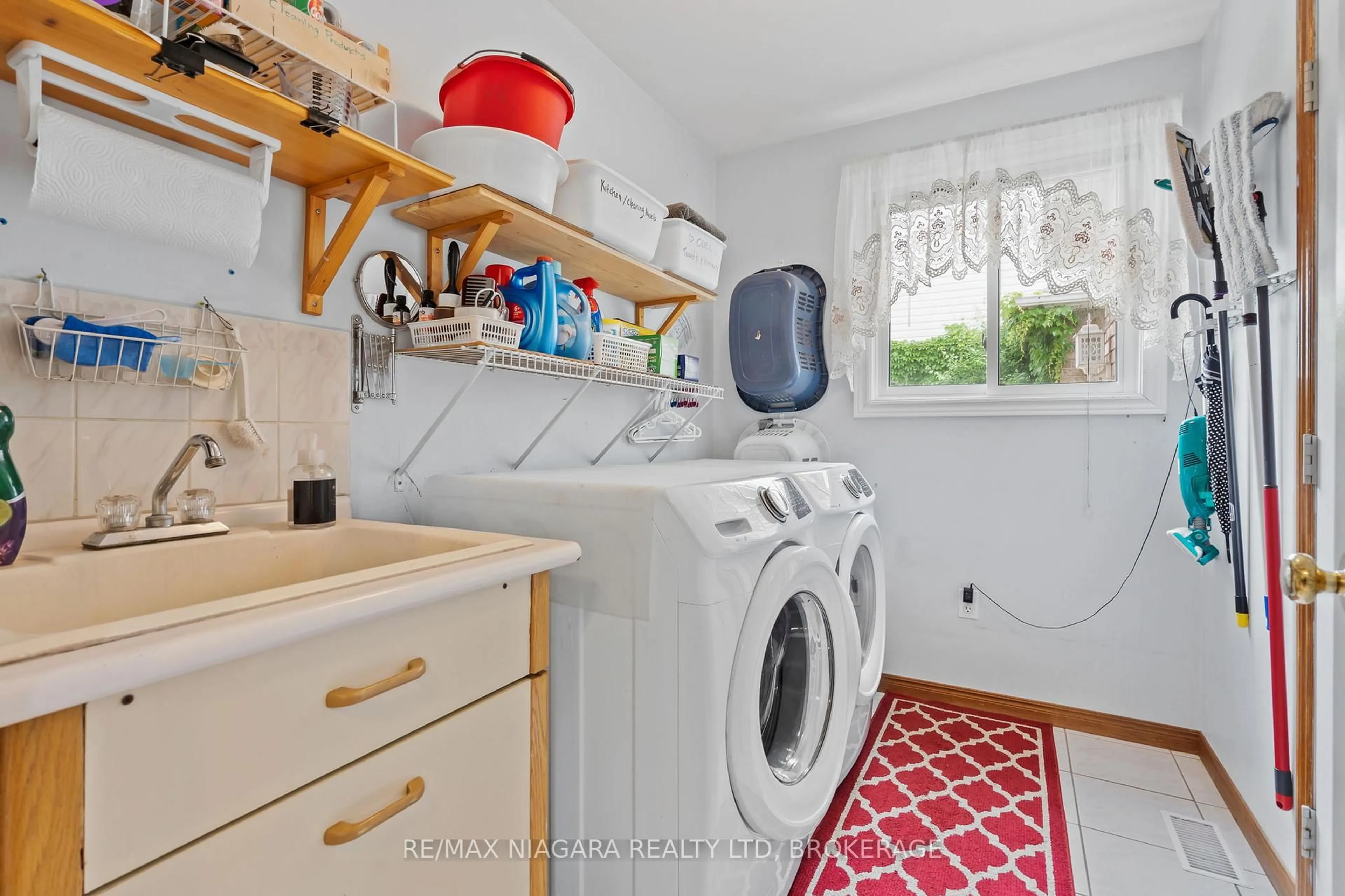 Laundry room for 206 CONFEDERATION Ave, Thorold Ontario L2V 5A3