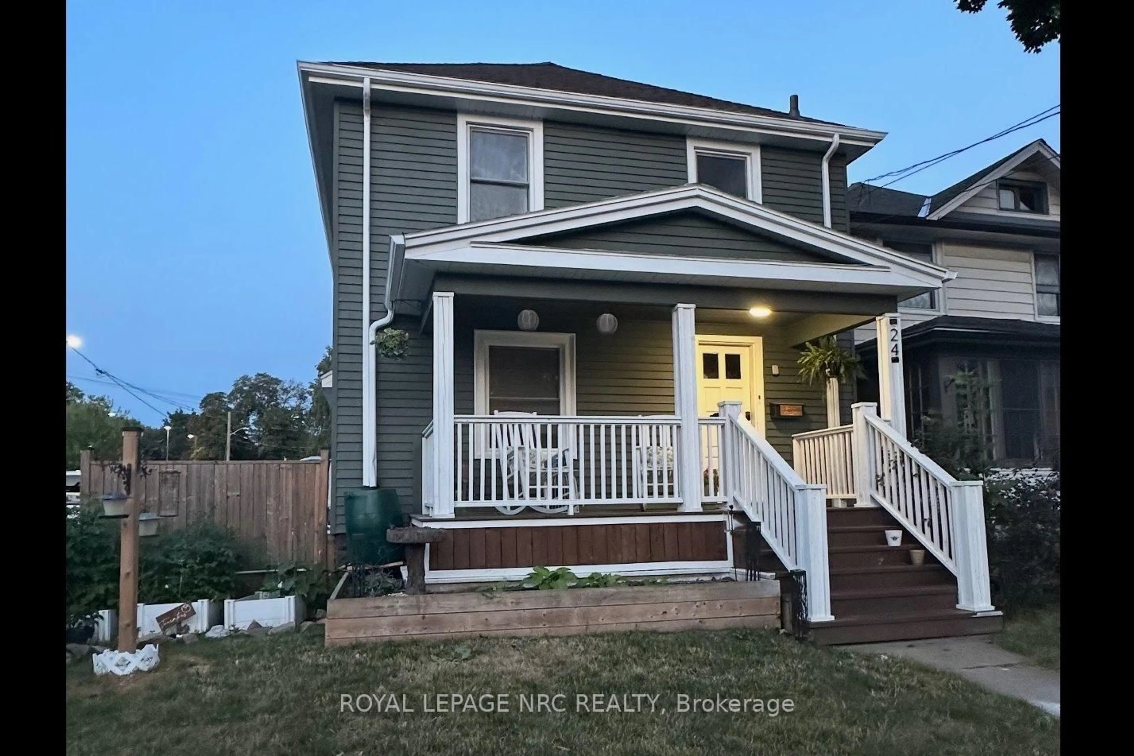 Home with vinyl exterior material, street for 24 Fitzgerald St, St. Catharines Ontario L2R 4B3