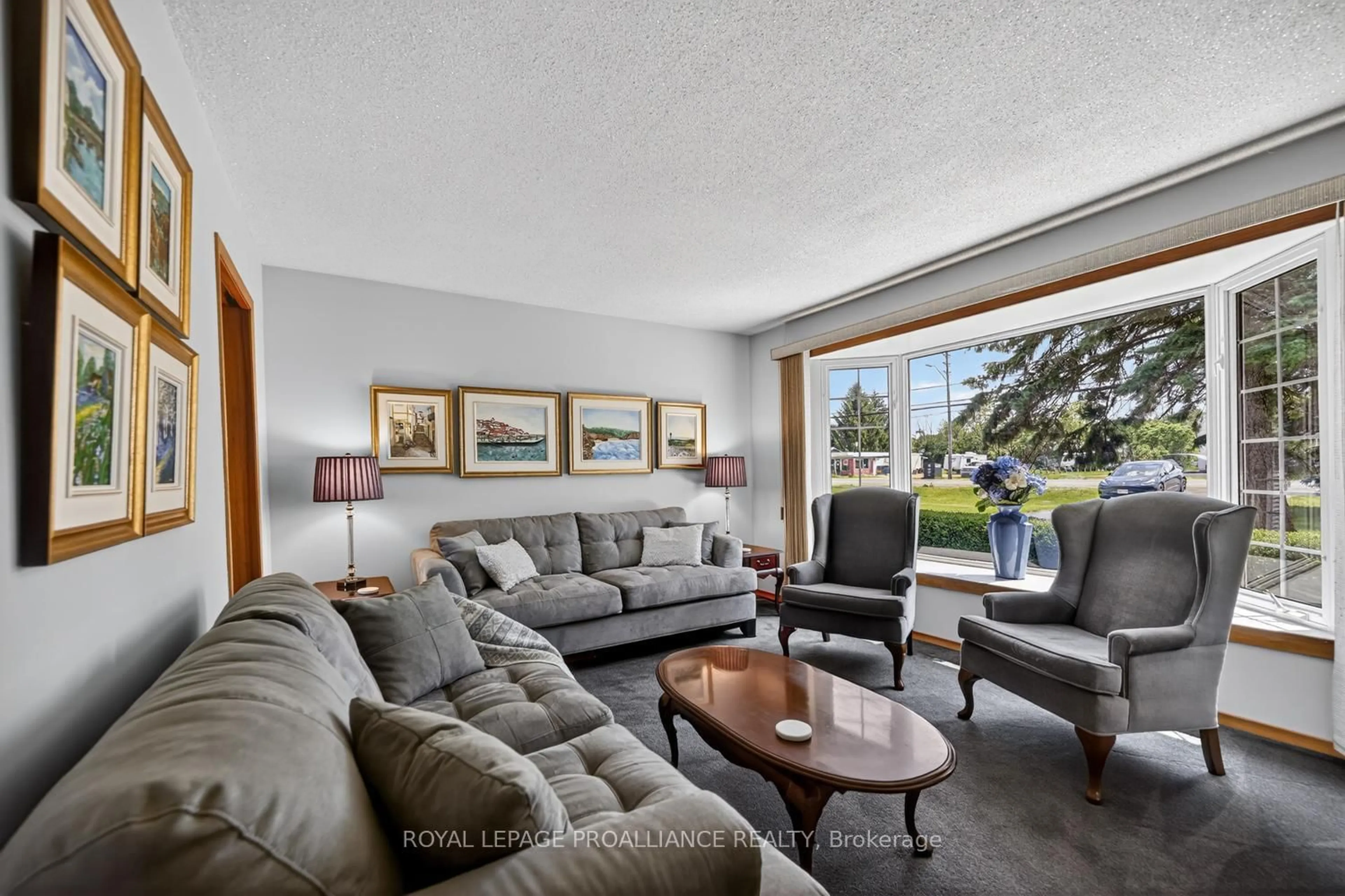 Living room with furniture, unknown for 733 Stewart Blvd, Brockville Ontario K6V 5T4