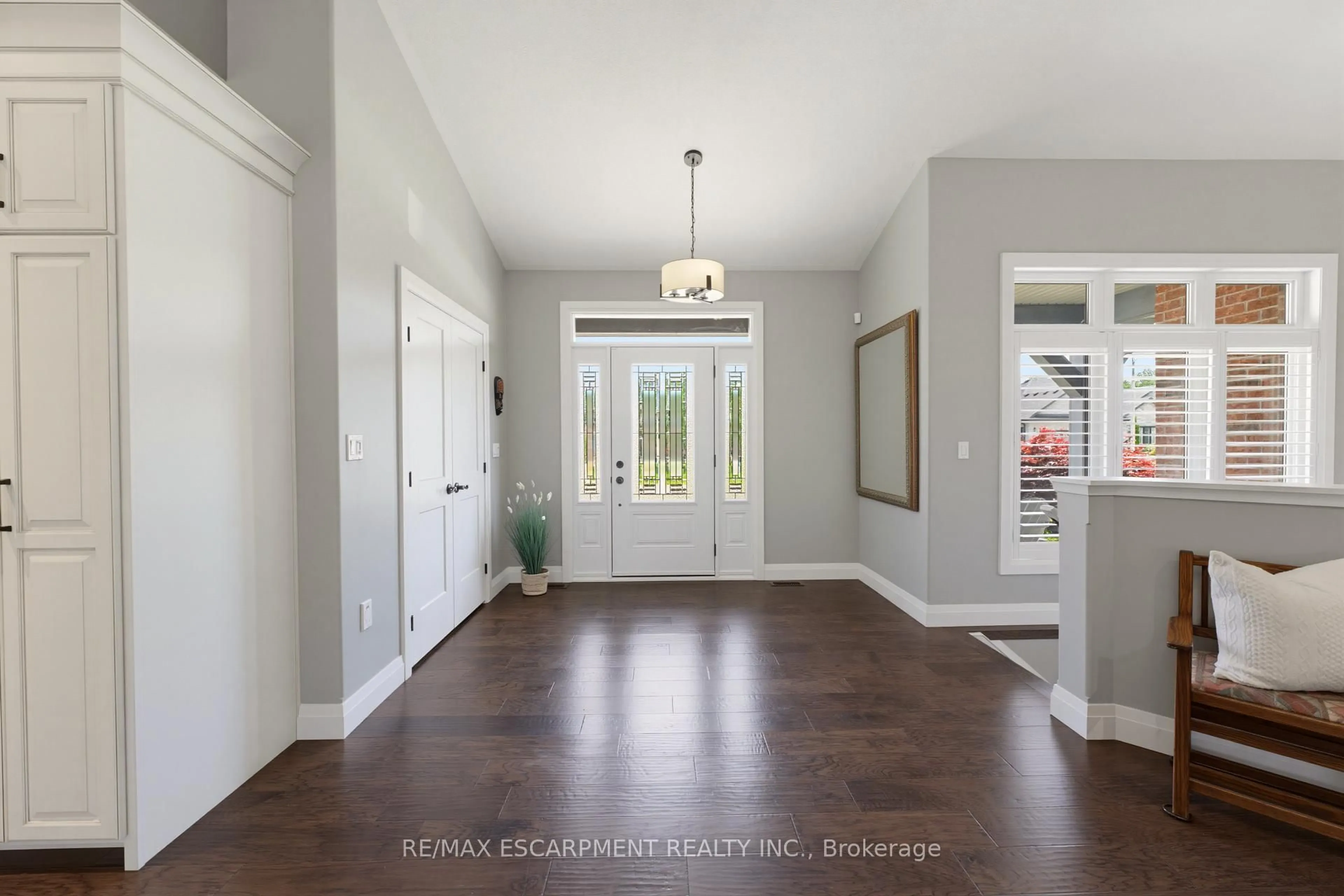 Indoor entryway for 15 Bluenose Dr, Norfolk Ontario N0A 1N7