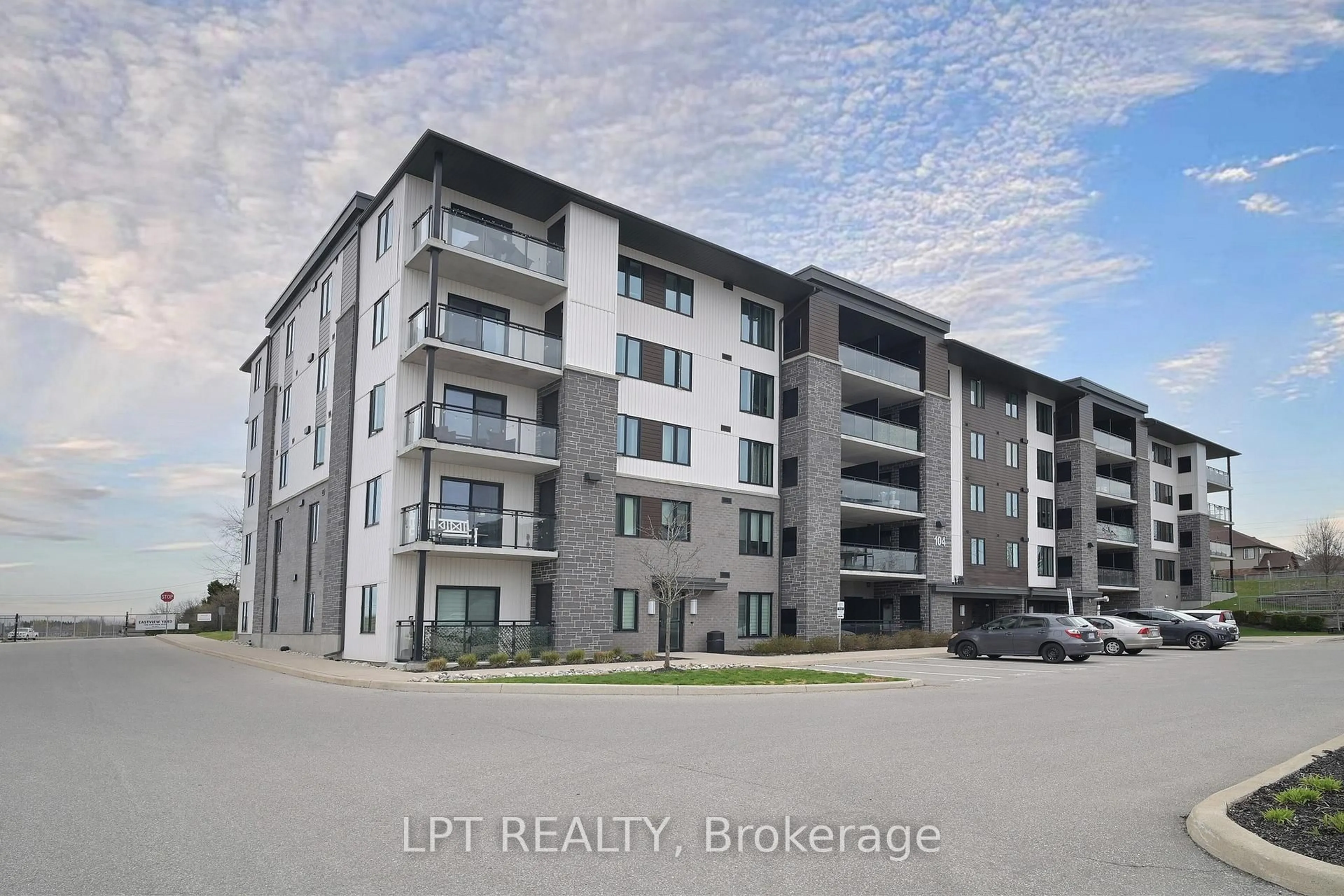 Unknown for 104 Summit Ridge Dr #302, Guelph Ontario N1E 0P8