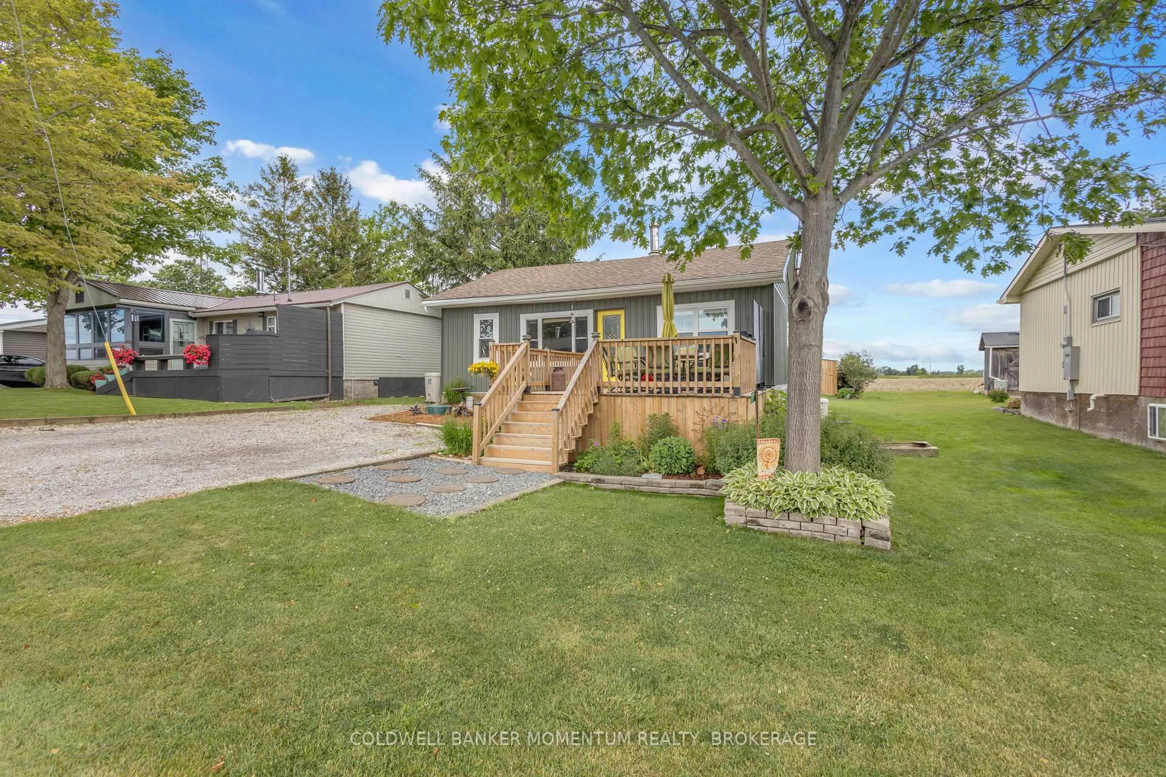 A pic from outside/outdoor area/front of a property/back of a property/a pic from drone, unknown for 11 Cove Lane, Norfolk Ontario N0E 1M0