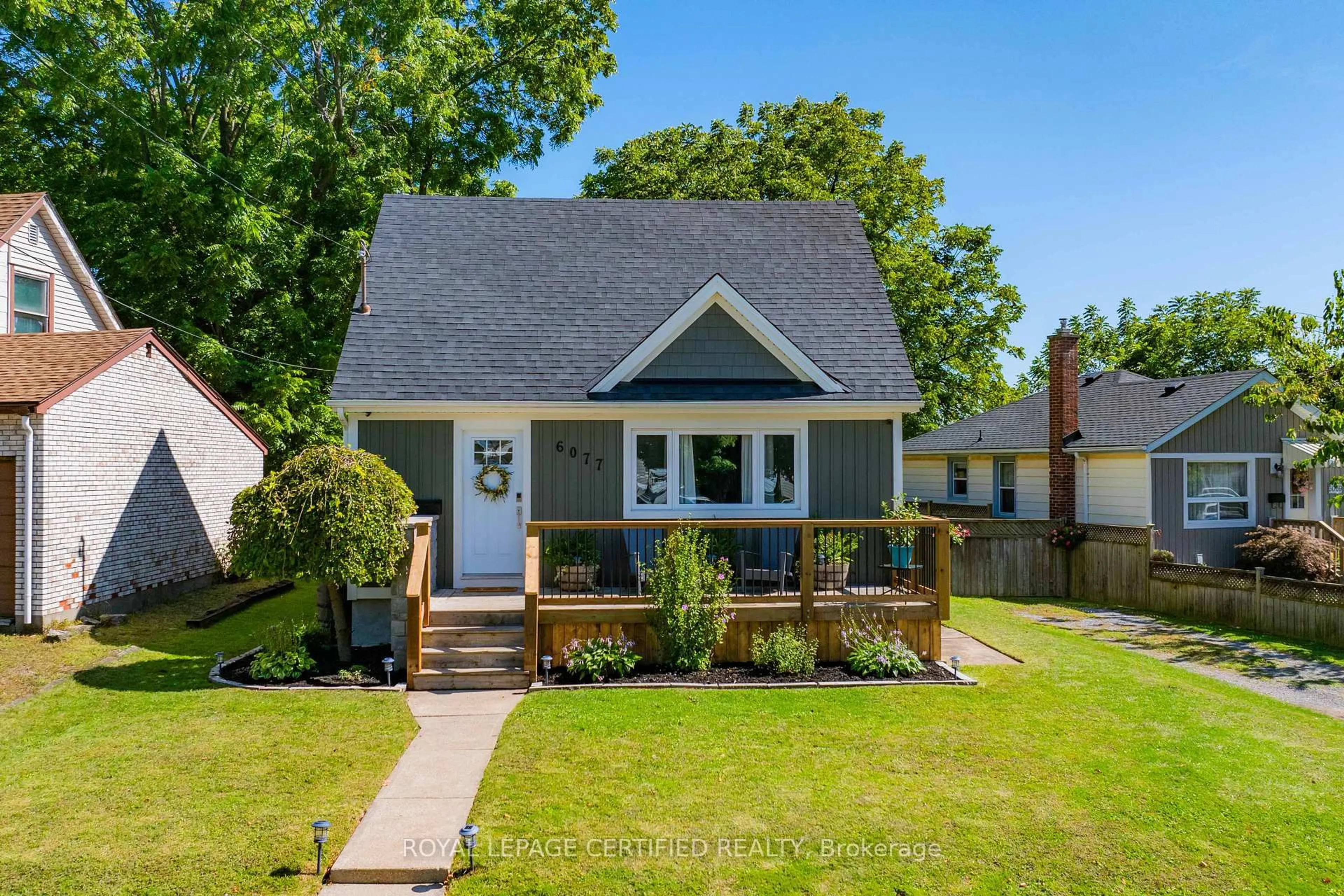 Home with vinyl exterior material, street for 6077 Collins Dr, Niagara Falls Ontario L2G 2S3