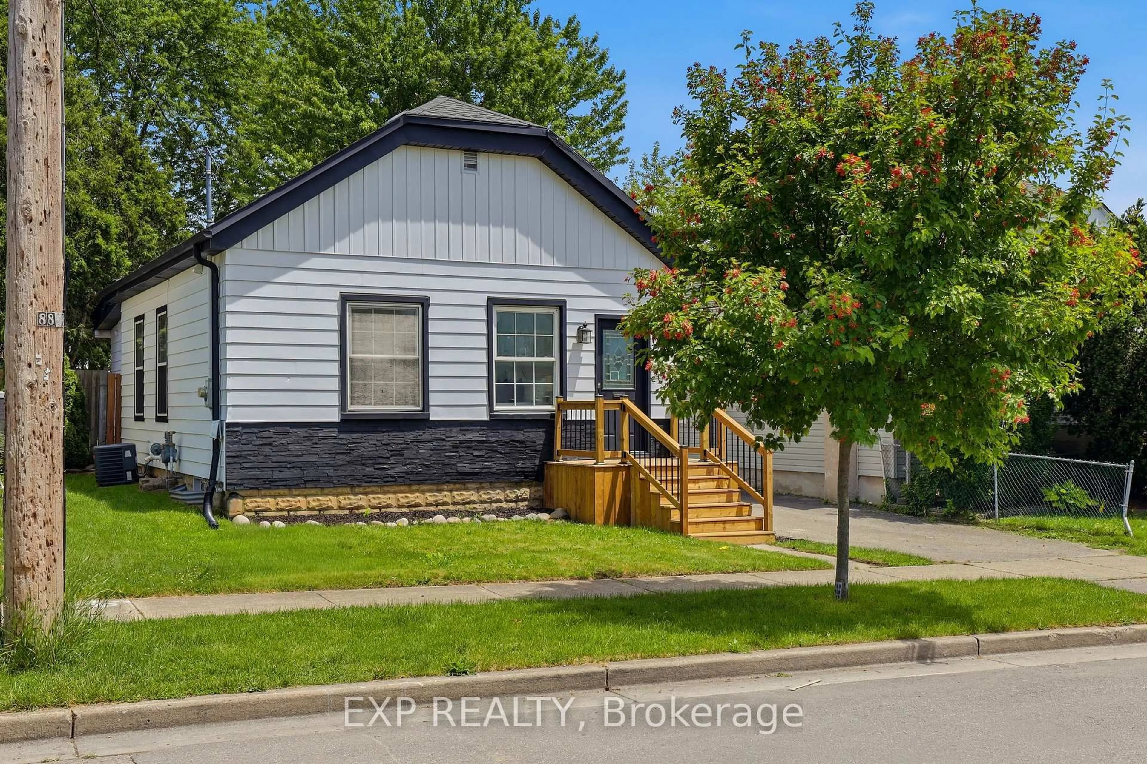 Home with vinyl exterior material, street for 134 Sterling St, London East Ontario N5Y 1Y8