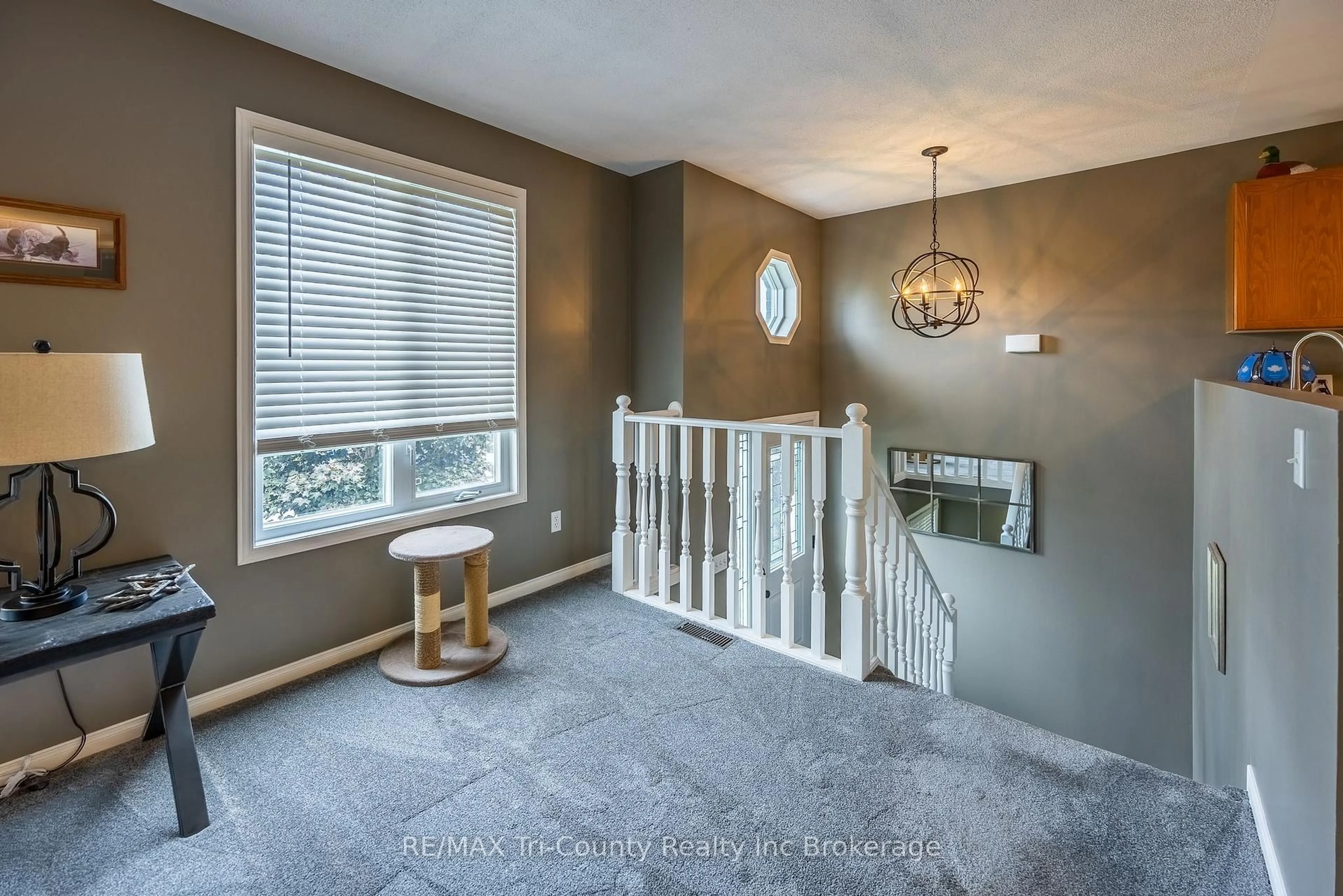 Indoor entryway for 23 Magnolia Dr, Tillsonburg Ontario N4G 5N9