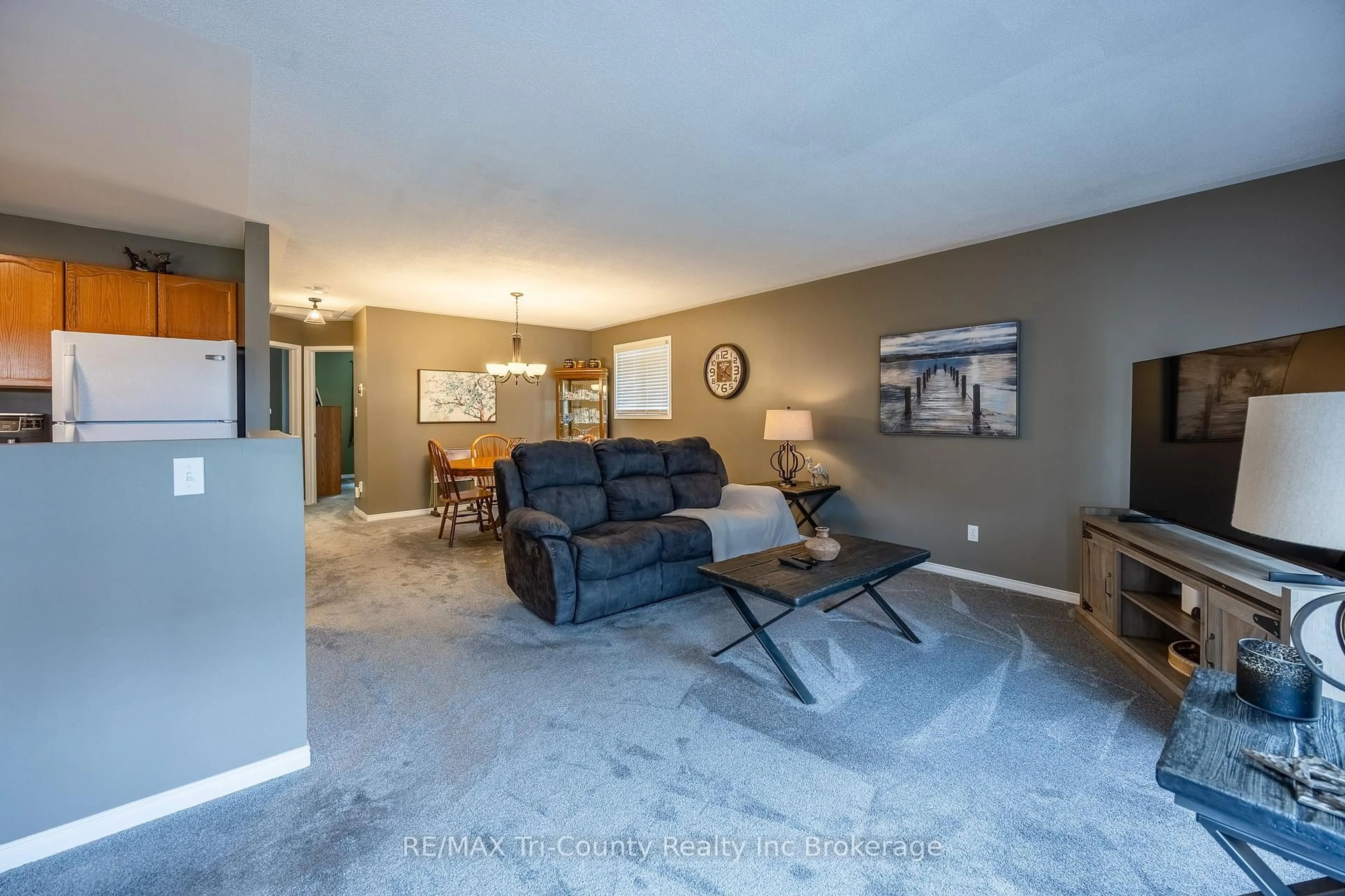 Living room with furniture, unknown for 23 Magnolia Dr, Tillsonburg Ontario N4G 5N9