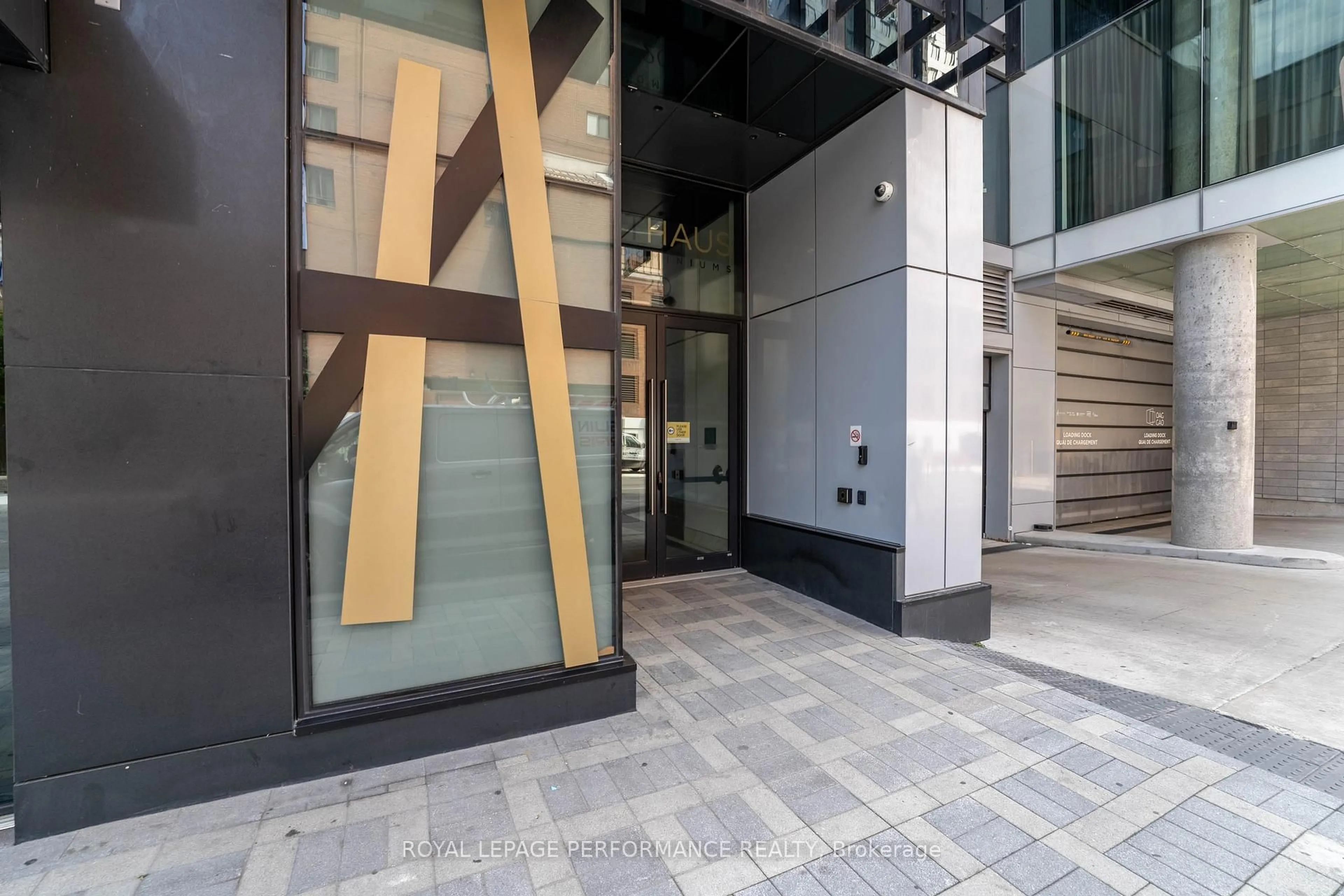 Indoor foyer for 20 Daly Ave #1810, Ottawa Ontario K1N 0C6