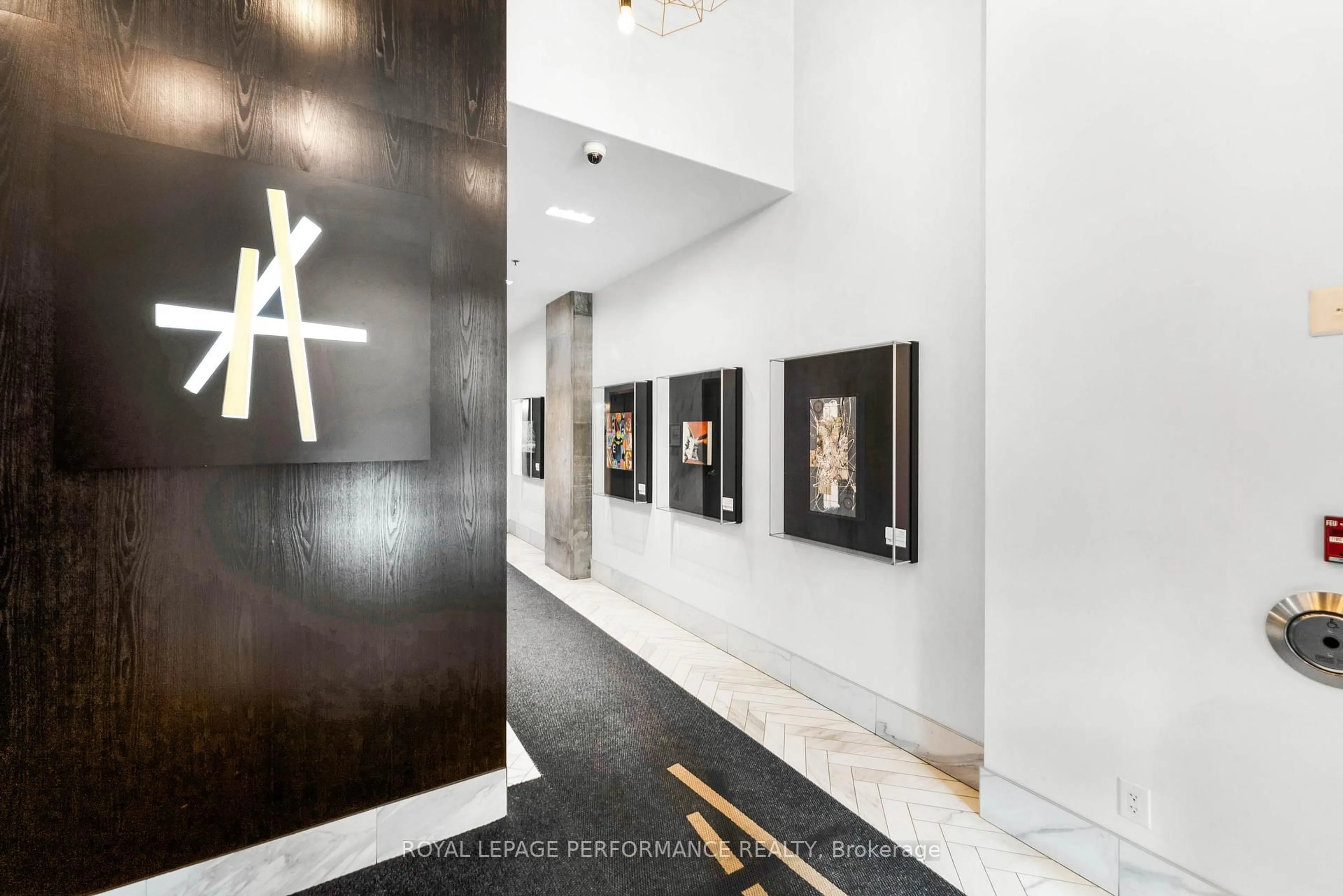 Indoor foyer for 20 Daly Ave #1810, Ottawa Ontario K1N 0C6