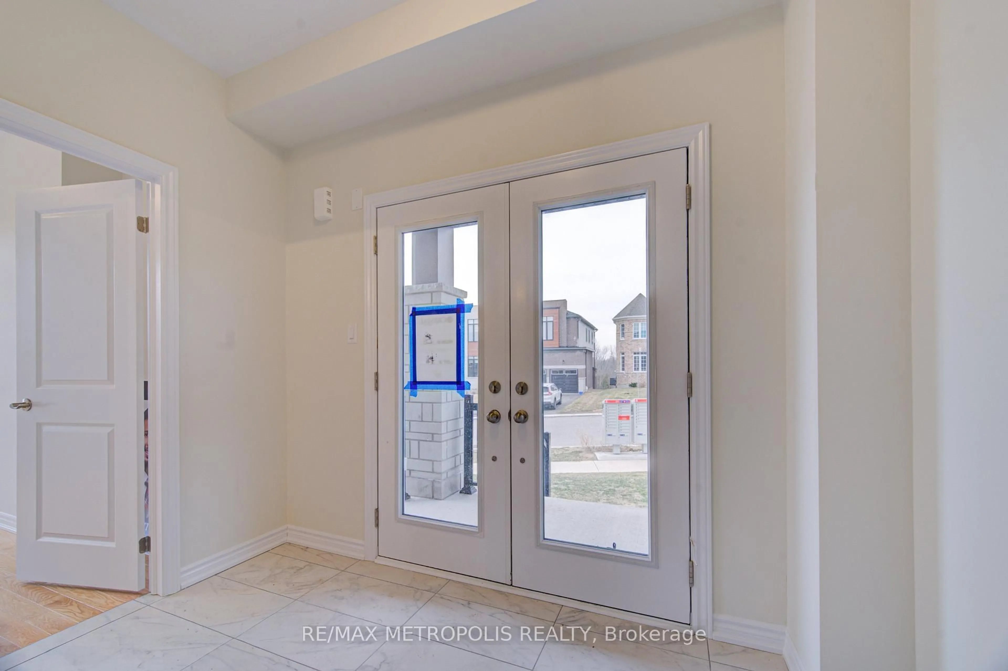Indoor entryway for 25 Heming St, Brant Ontario N3L 0M6
