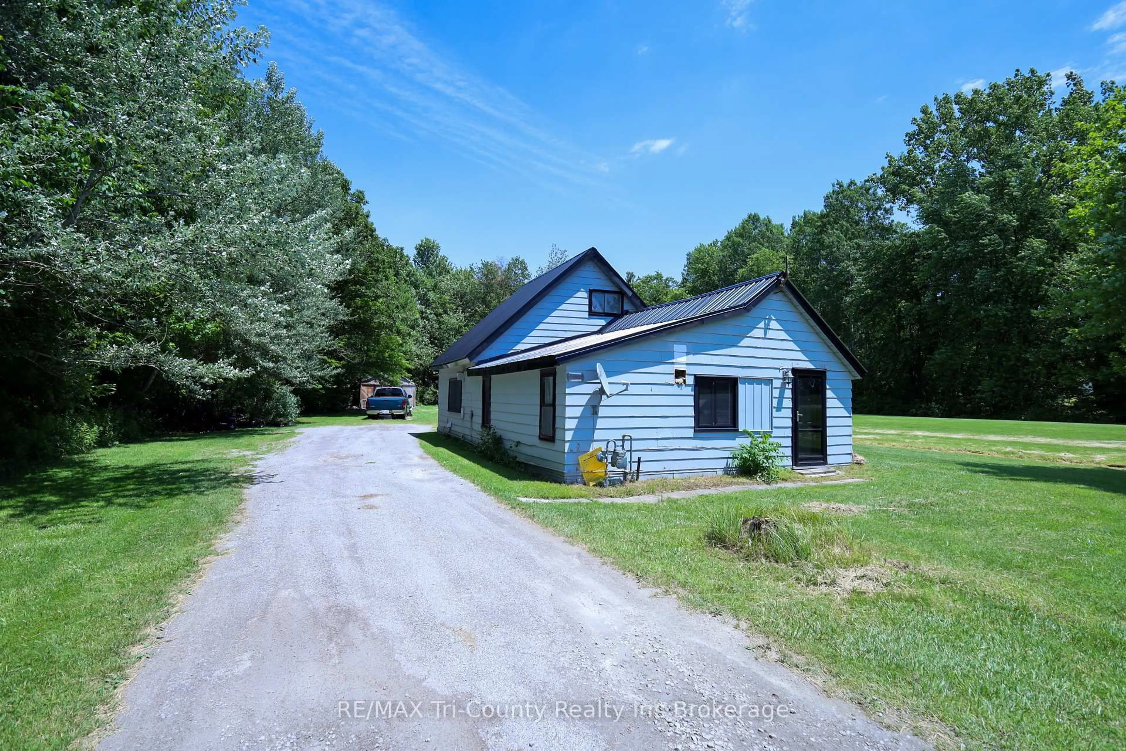 A pic from outside/outdoor area/front of a property/back of a property/a pic from drone, unknown for 4942 59 Highway, Norfolk Ontario N0J 1E0