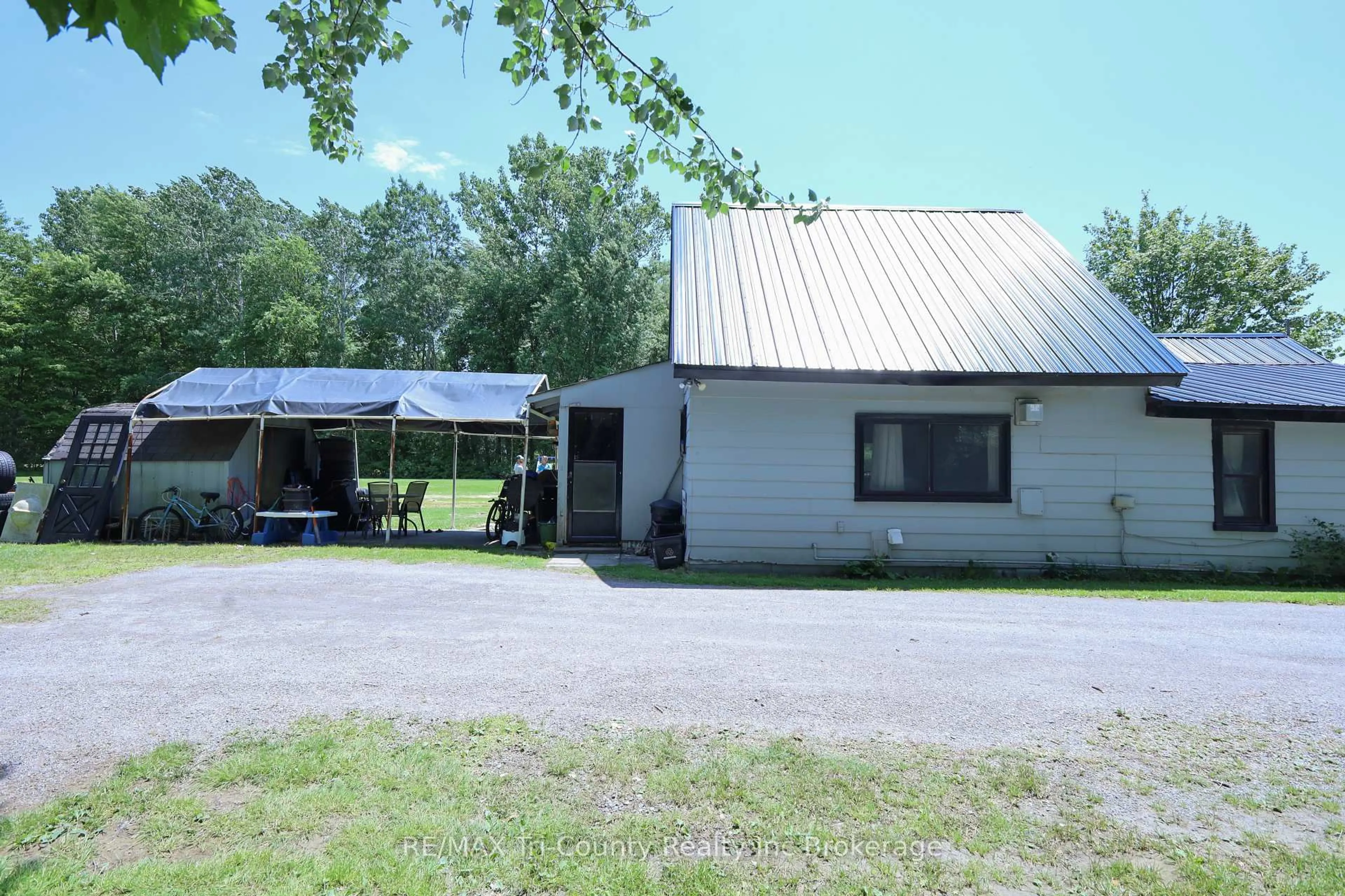 A pic from outside/outdoor area/front of a property/back of a property/a pic from drone, unknown for 4942 59 Highway, Norfolk Ontario N0J 1E0