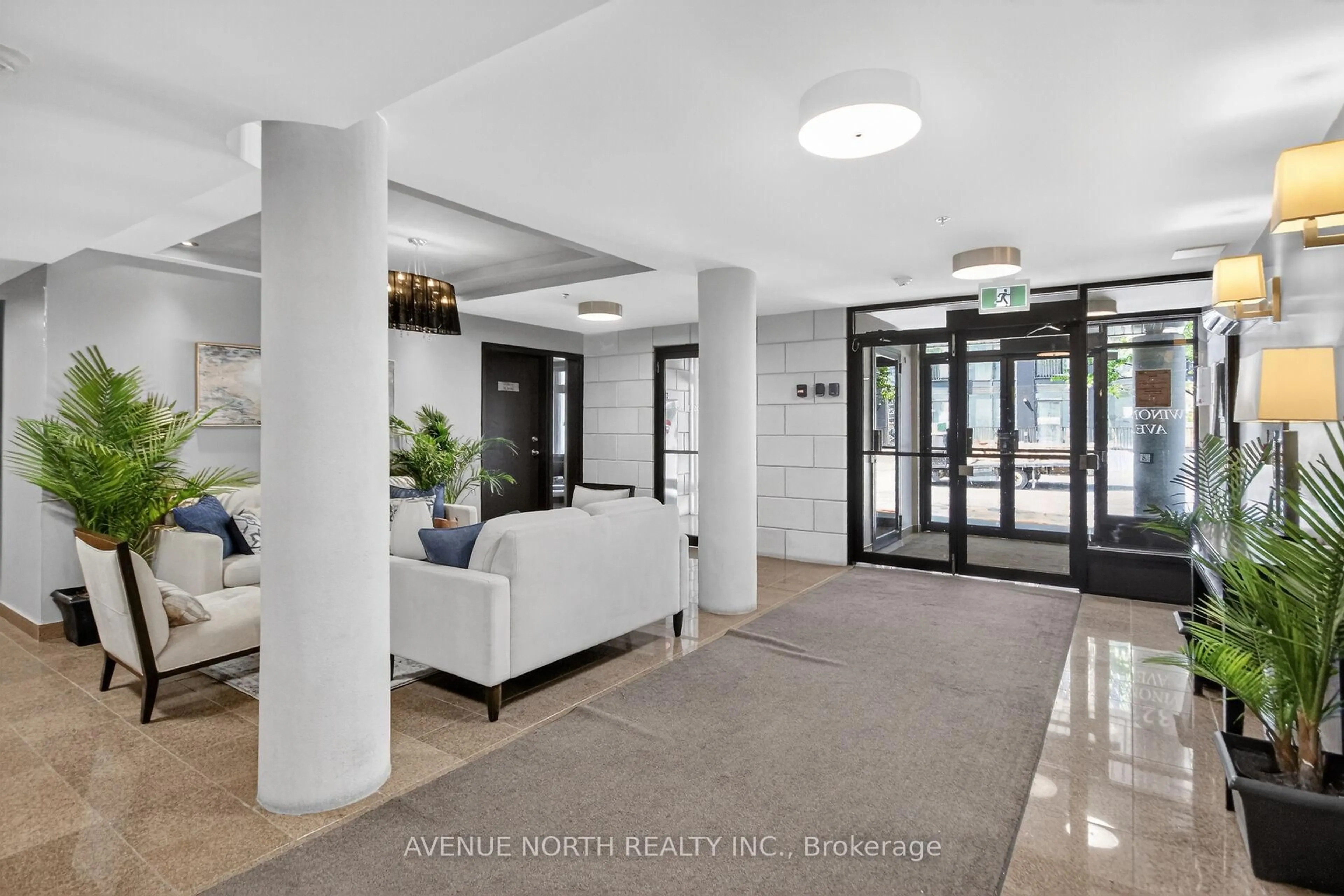 Indoor foyer for 323 Winona Ave #402, Ottawa Ontario K1Z 5H3