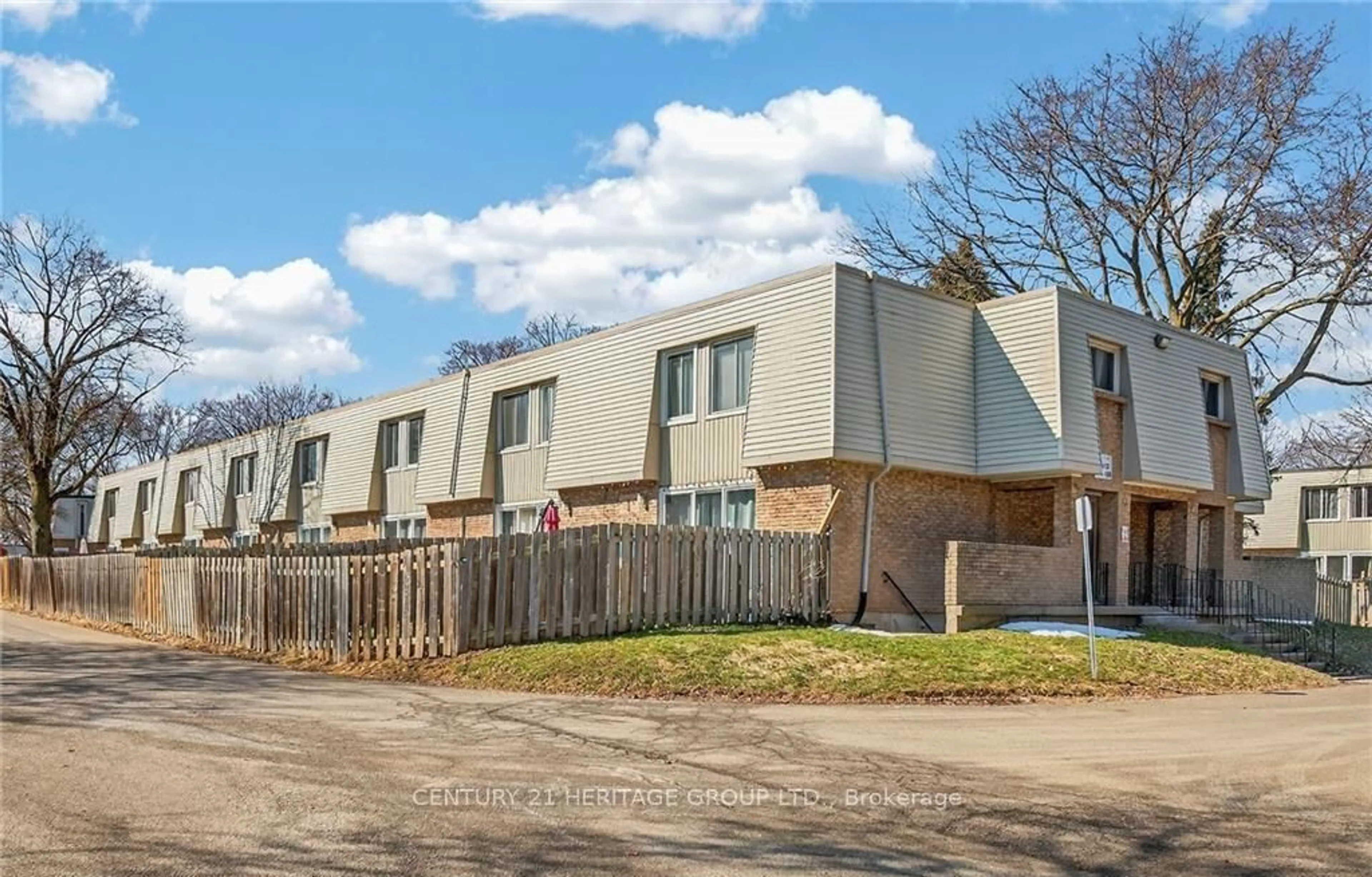 Unknown for 17 Old Pine Tr #182, St. Catharines Ontario L2M 6P9