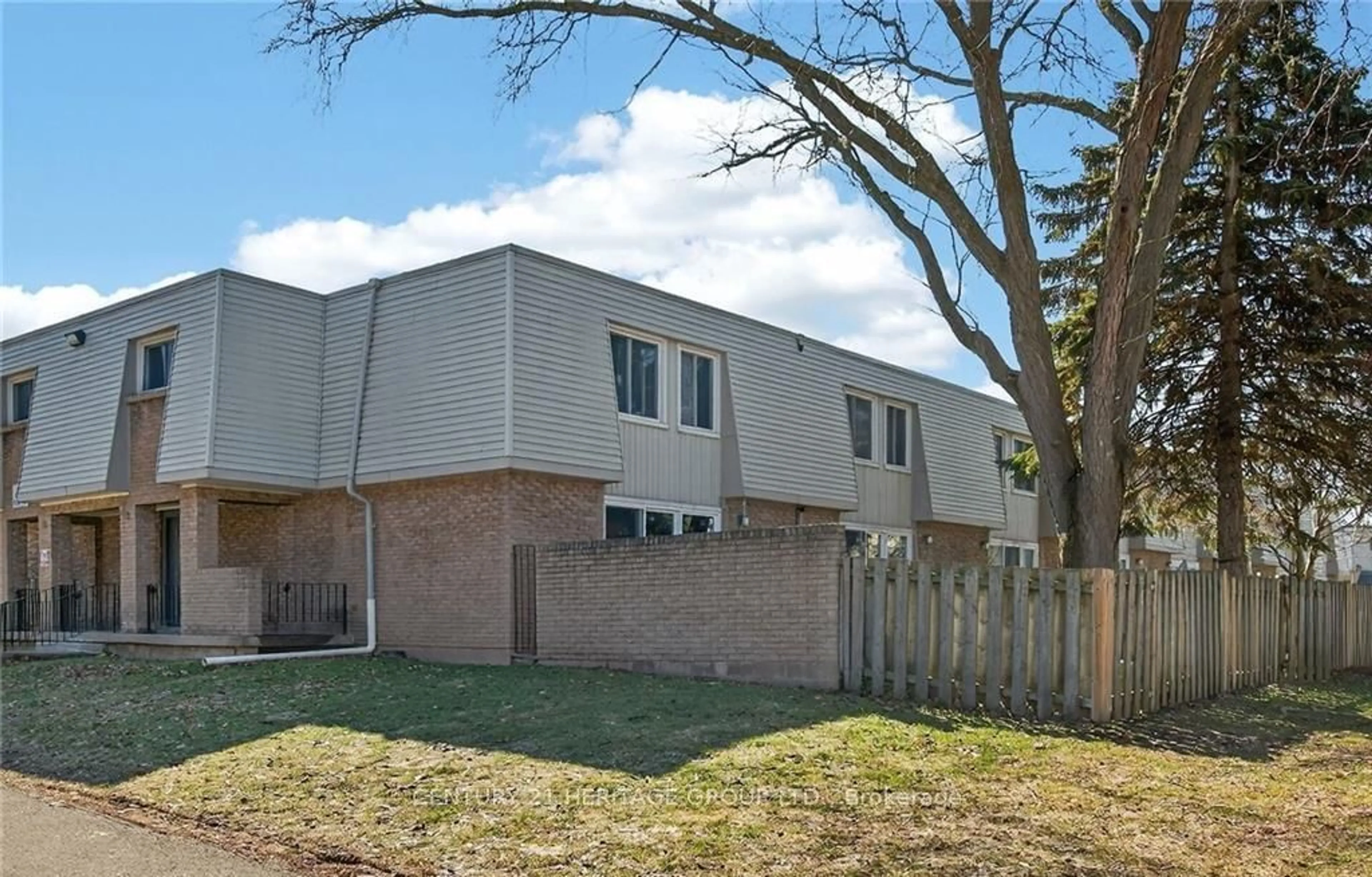 Unknown for 17 Old Pine Tr #182, St. Catharines Ontario L2M 6P9