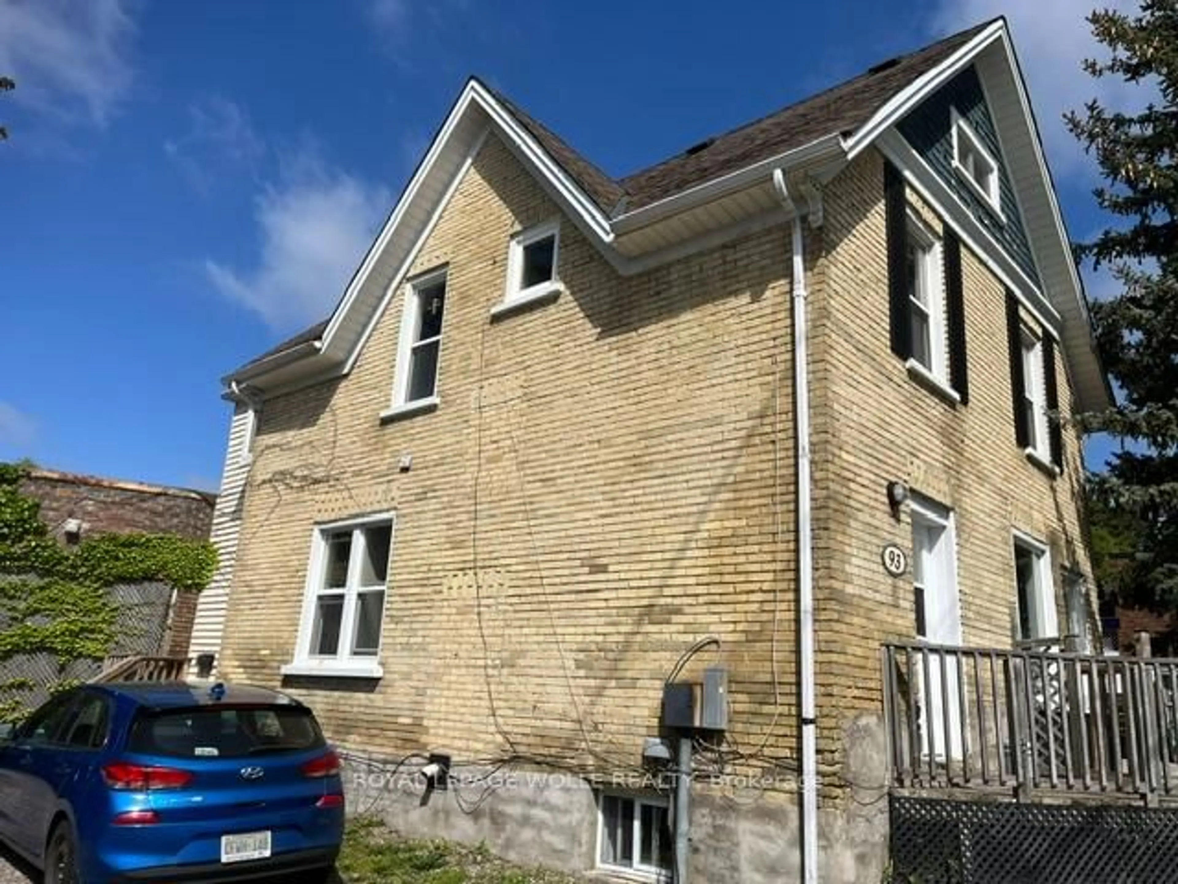 A pic from outside/outdoor area/front of a property/back of a property/a pic from drone, building for 93 Lancaster St, Kitchener Ontario N2H 4T3